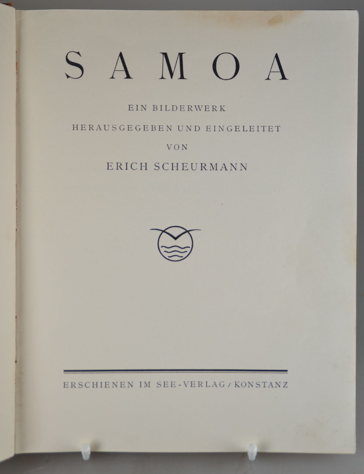Detail c: Erich Scheurmann, 1878 Hamburg-1975 Armsfeld, See- und Palmenlandschaft in Samoa, so verso bez., Öl u. Bleistift auf Lwd, links unten signiert, ohne ...