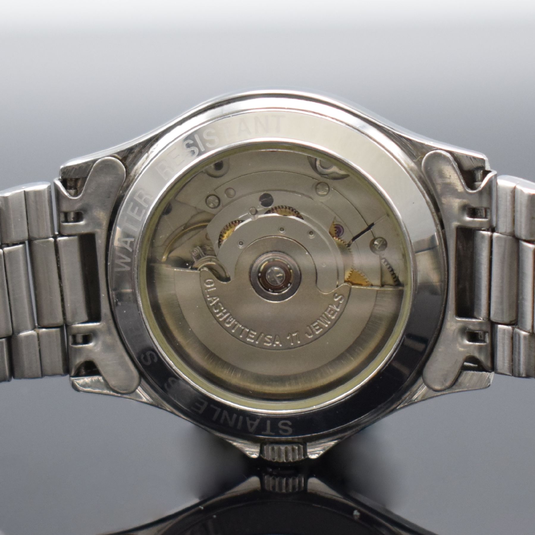 Detail e: GUB Automatik Herrenarmbanduhr, eine der ersten Serien nach der Wende mit Basiskal. ETA 2824-2, Edelstahlgeh., beids. vergl., Boden &Glasrand ...