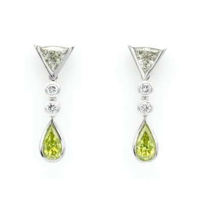 Image Paar Ohrgehänge mit Brillanten und Diamanten