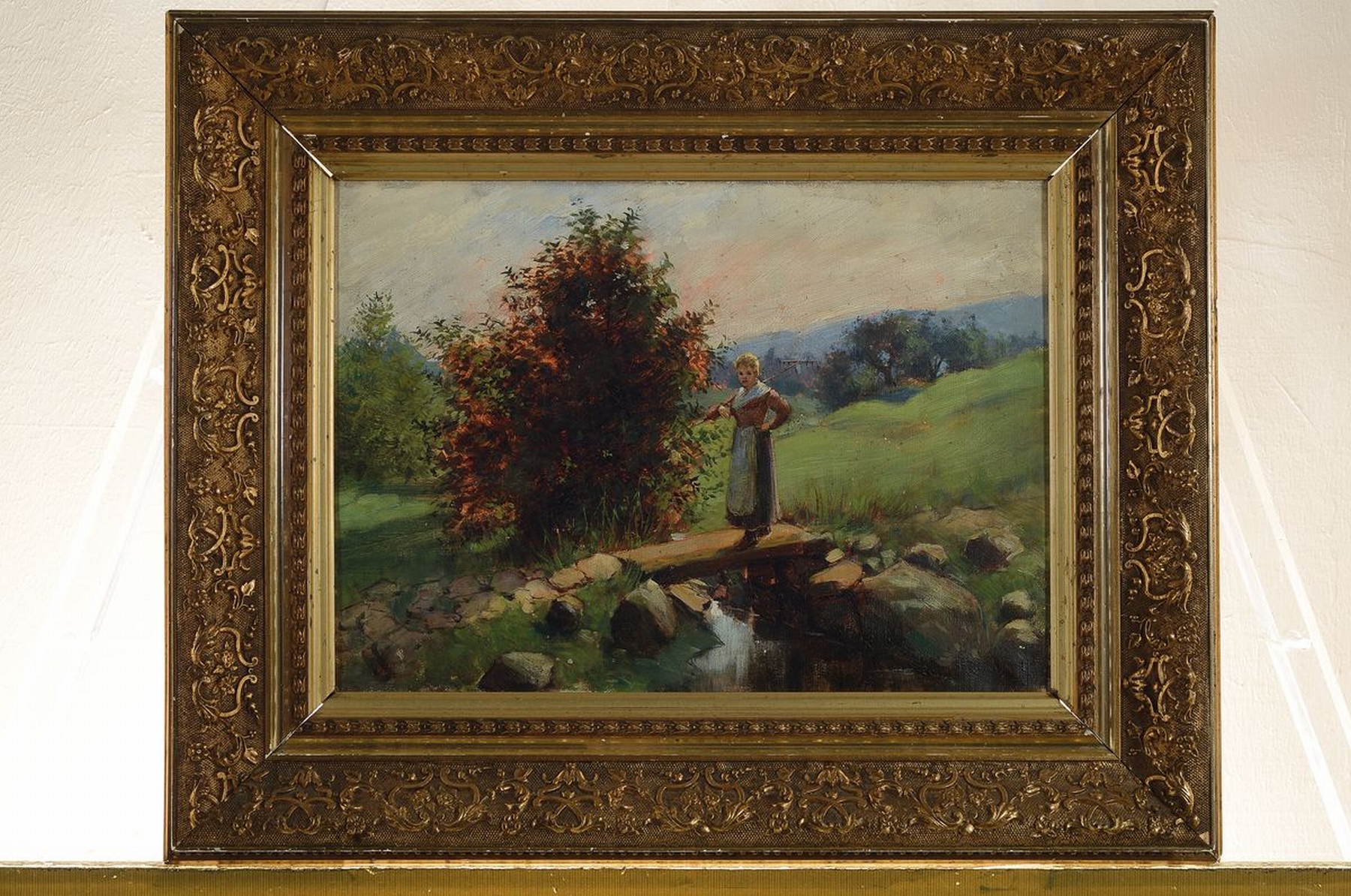 Detail k: Unbekannter Künstler, Münchener Schule, um 1900, Bäuerin mit Heugabel auf einer kleinen Steinbrücke, Öl/Lwd, unsigniert, ca. 27x37cm, R. ca. ...