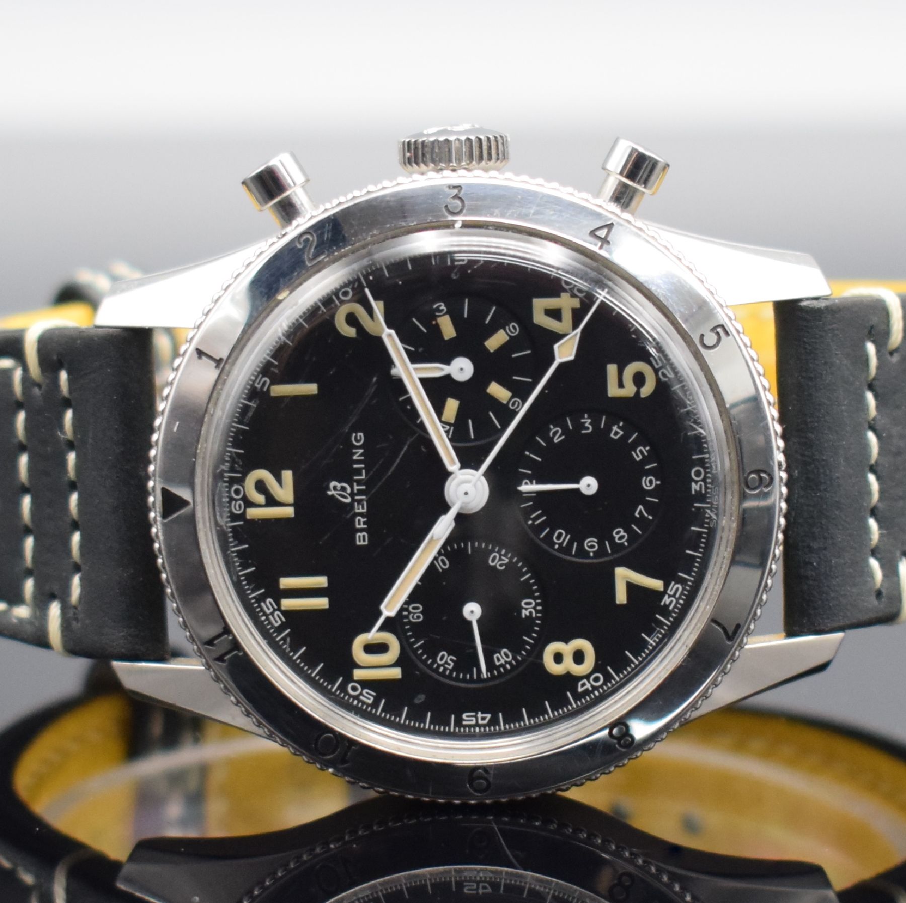 Detail a: BREITLING AVI Schaltradchronograph Referenz 765 1953 Re-Edition, Handaufzug, Schweiz um 2021, auf 1953 Stück limitiertes Sondermodell, Chronometer ...