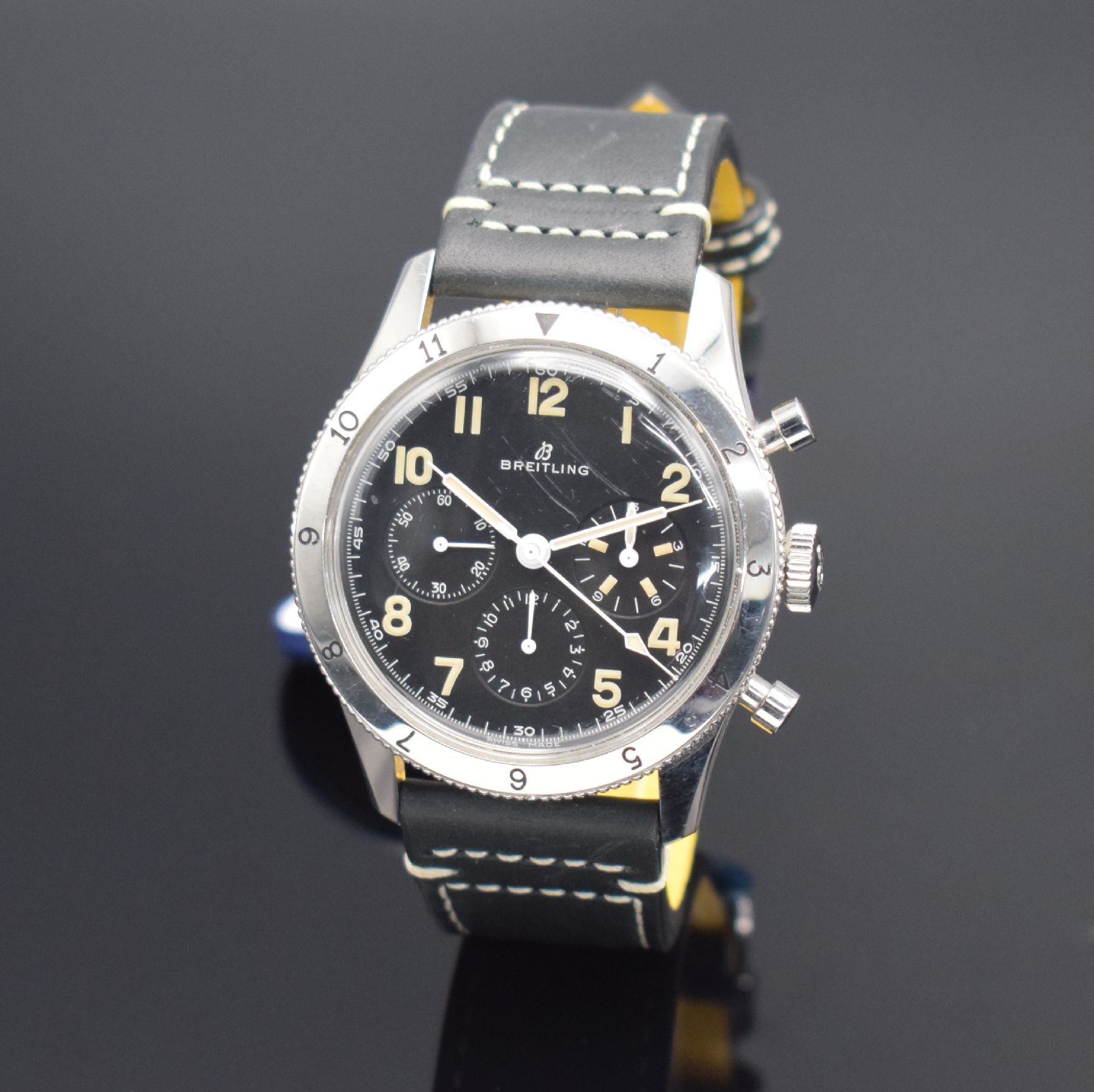 Detail b: BREITLING AVI Schaltradchronograph Referenz 765 1953 Re-Edition, Handaufzug, Schweiz um 2021, auf 1953 Stück limitiertes Sondermodell, Chronometer ...