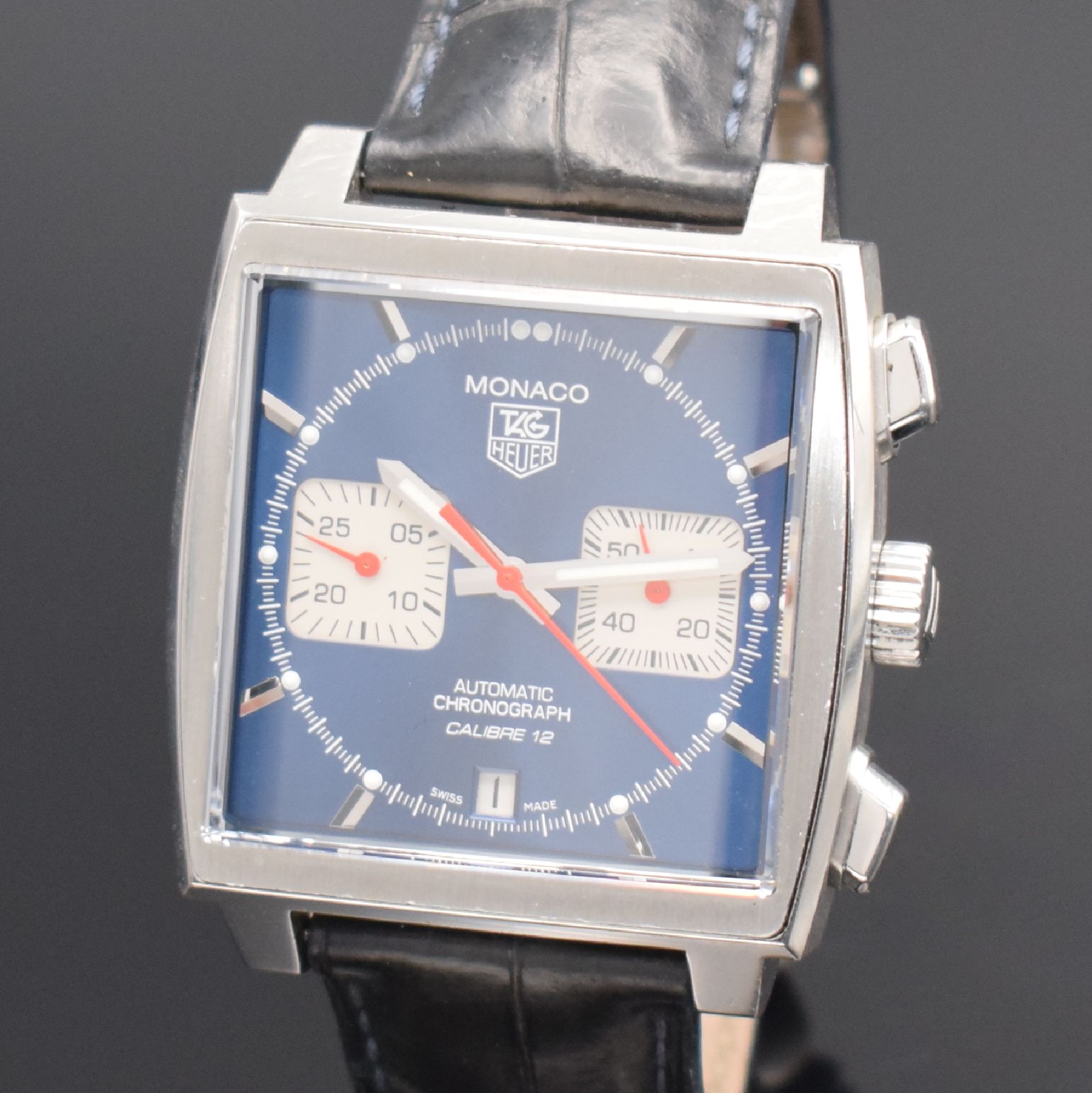 Detail a: TAG HEUER Monaco Herrenarmbanduhr mit Chronograph Ref. CAW2111 in Edelstahl, Schweiz um 2012, Automatik, beids. vergl. Geh., Boden 4-fach verschr., ...