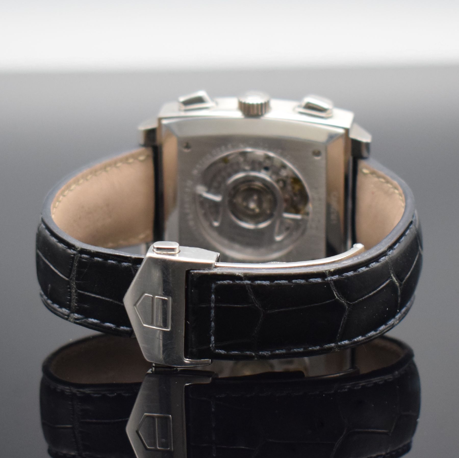 Detail b: TAG HEUER Monaco Herrenarmbanduhr mit Chronograph Ref. CAW2111 in Edelstahl, Schweiz um 2012, Automatik, beids. vergl. Geh., Boden 4-fach verschr., ...