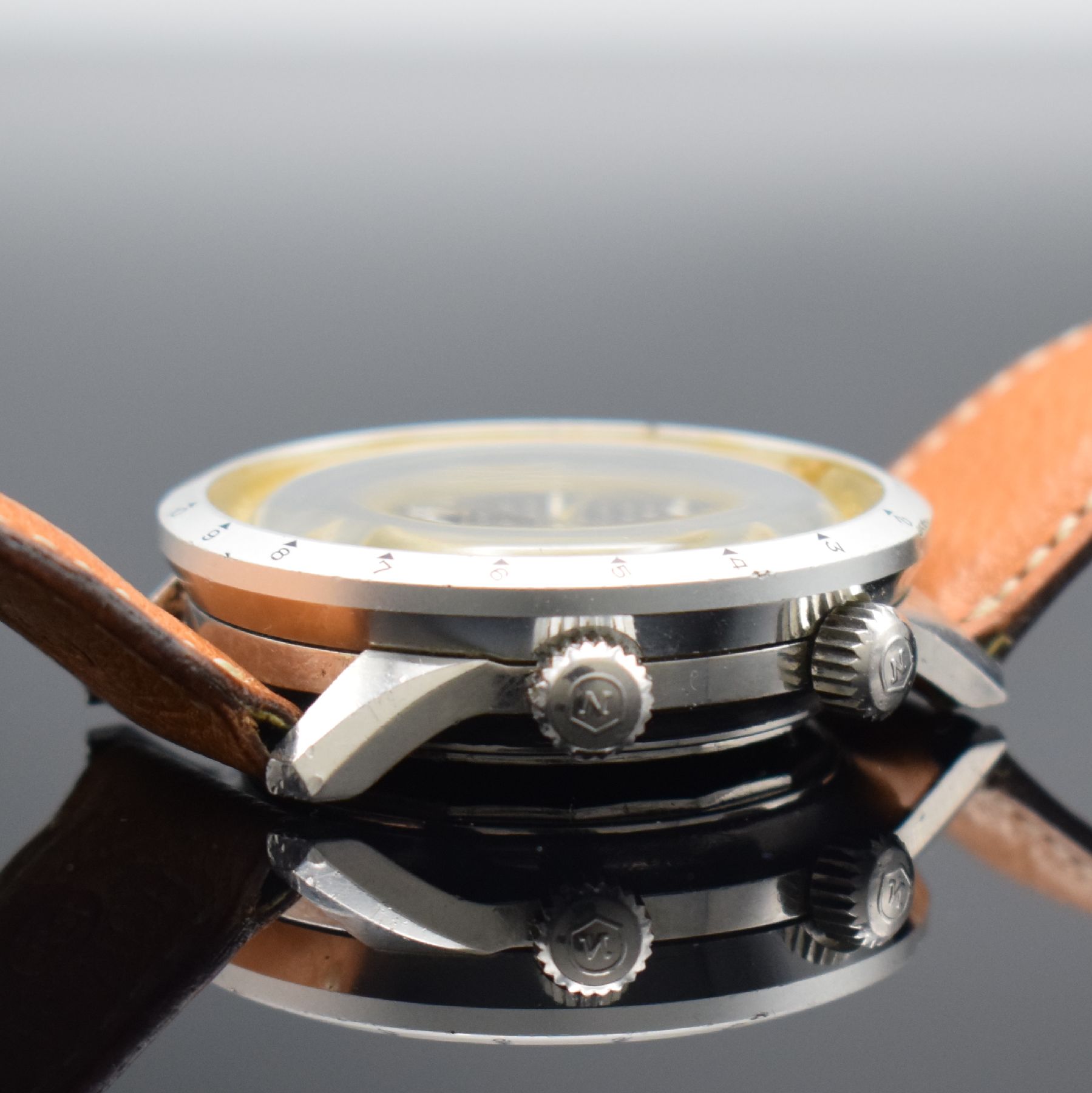 Detail b: NIVADA Grenchen Depthomatic seltene Herrenarmbanduhr mit Tiefenmesser, Schweiz um 1966, Automatik, großes Edelstahlgeh., Boden geschr., ...