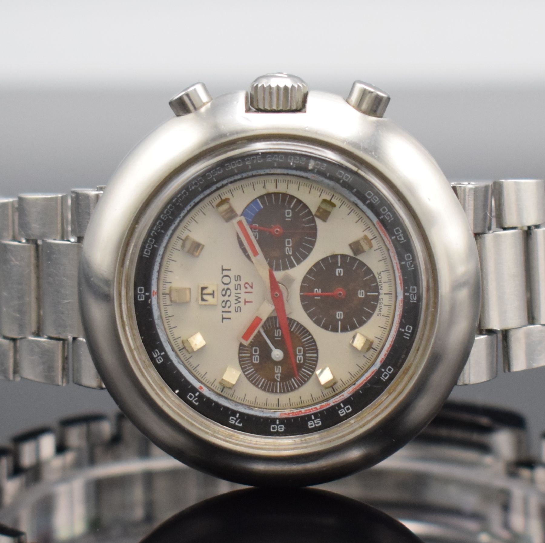 Detail a: TISSOT T12 Herrenarmbanduhr mit Chronograph, Schweiz um 1970, Handaufzug, massives Geh. in Stahl, Boden aufgedr., original Gay Freres Band m. ...