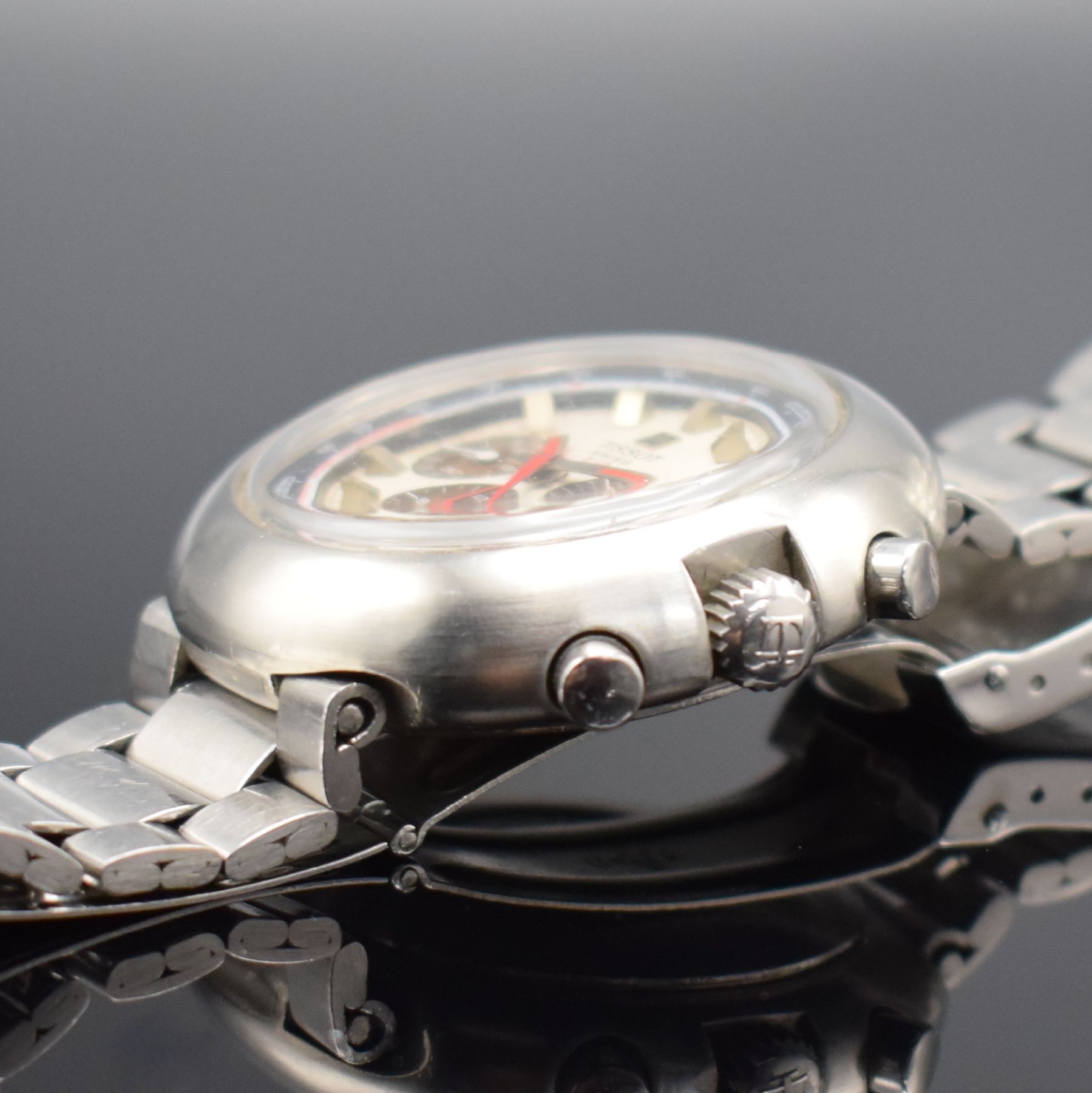 Detail e: TISSOT T12 Herrenarmbanduhr mit Chronograph, Schweiz um 1970, Handaufzug, massives Geh. in Stahl, Boden aufgedr., original Gay Freres Band m. ...