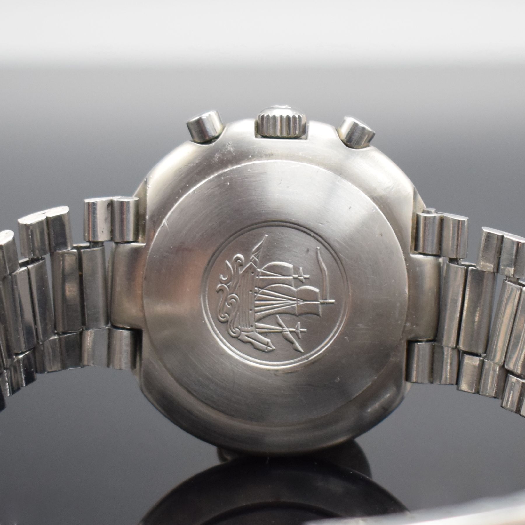 Detail f: TISSOT T12 Herrenarmbanduhr mit Chronograph, Schweiz um 1970, Handaufzug, massives Geh. in Stahl, Boden aufgedr., original Gay Freres Band m. ...