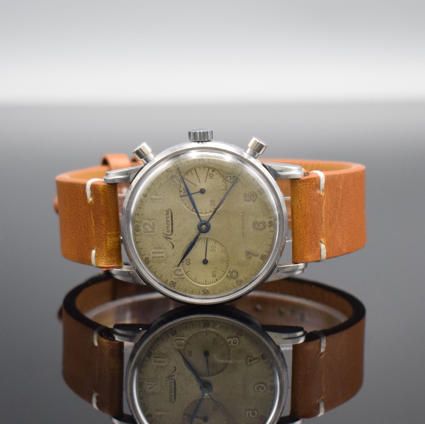 MINERVA Herrenarmbanduhr mit Chronograph in Stahl Referenz 1327, Schweiz um 1945, Handaufzug, 3-teil. Geh., Boden & Glasrand aufgedr., stark pat. ...