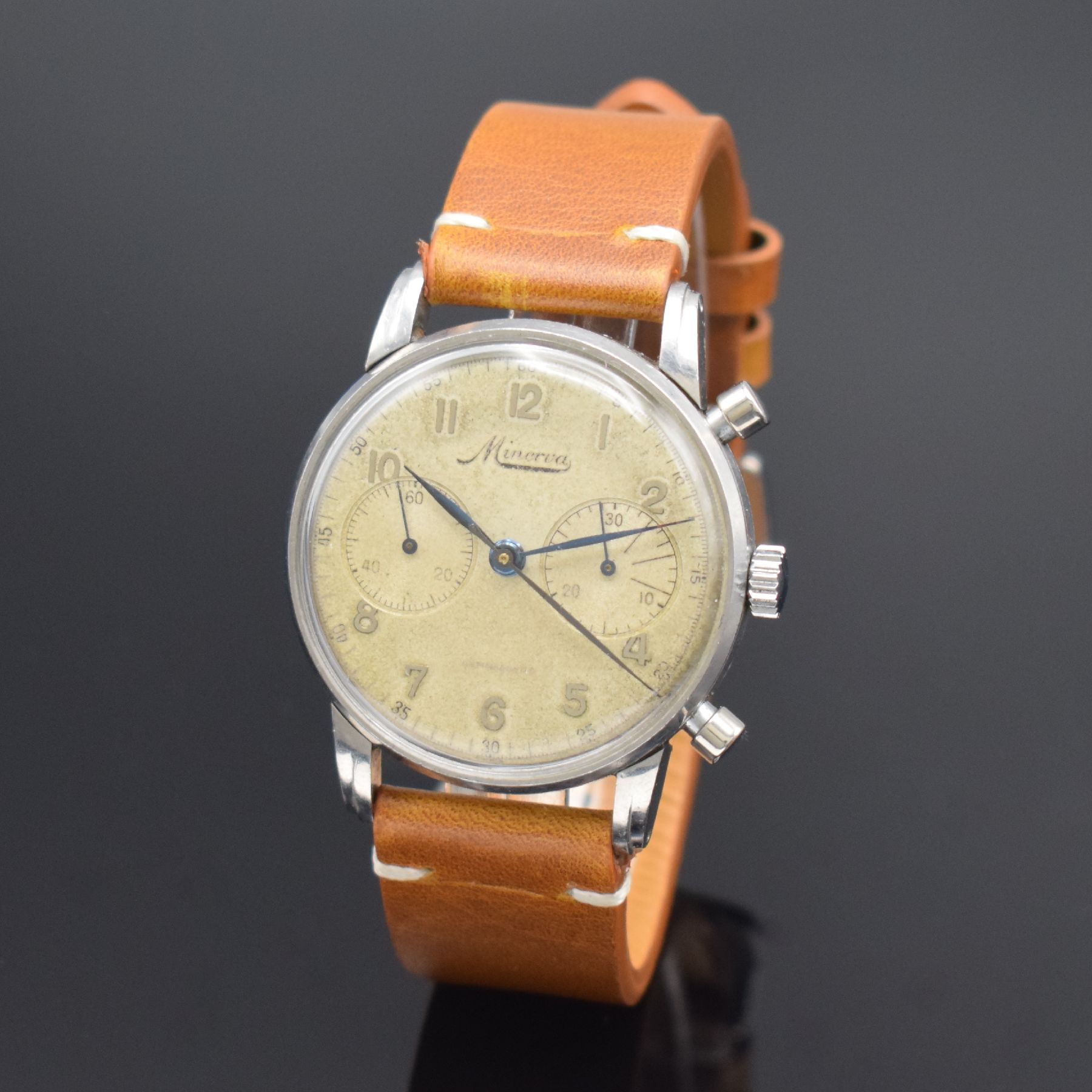 Detail b: MINERVA Herrenarmbanduhr mit Chronograph in Stahl Referenz 1327, Schweiz um 1945, Handaufzug, 3-teil. Geh., Boden & Glasrand aufgedr., stark pat. ...