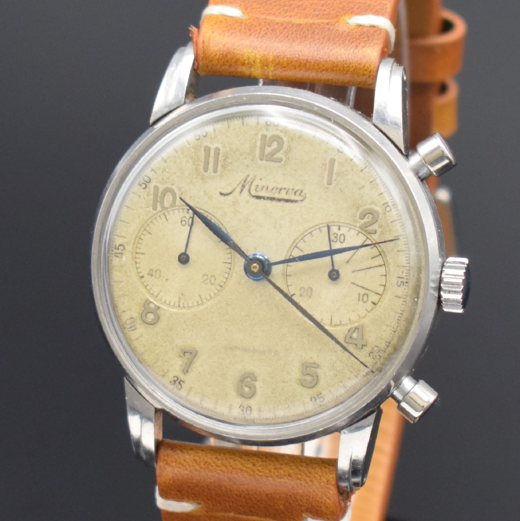 Detail c: MINERVA Herrenarmbanduhr mit Chronograph in Stahl Referenz 1327, Schweiz um 1945, Handaufzug, 3-teil. Geh., Boden & Glasrand aufgedr., stark pat. ...