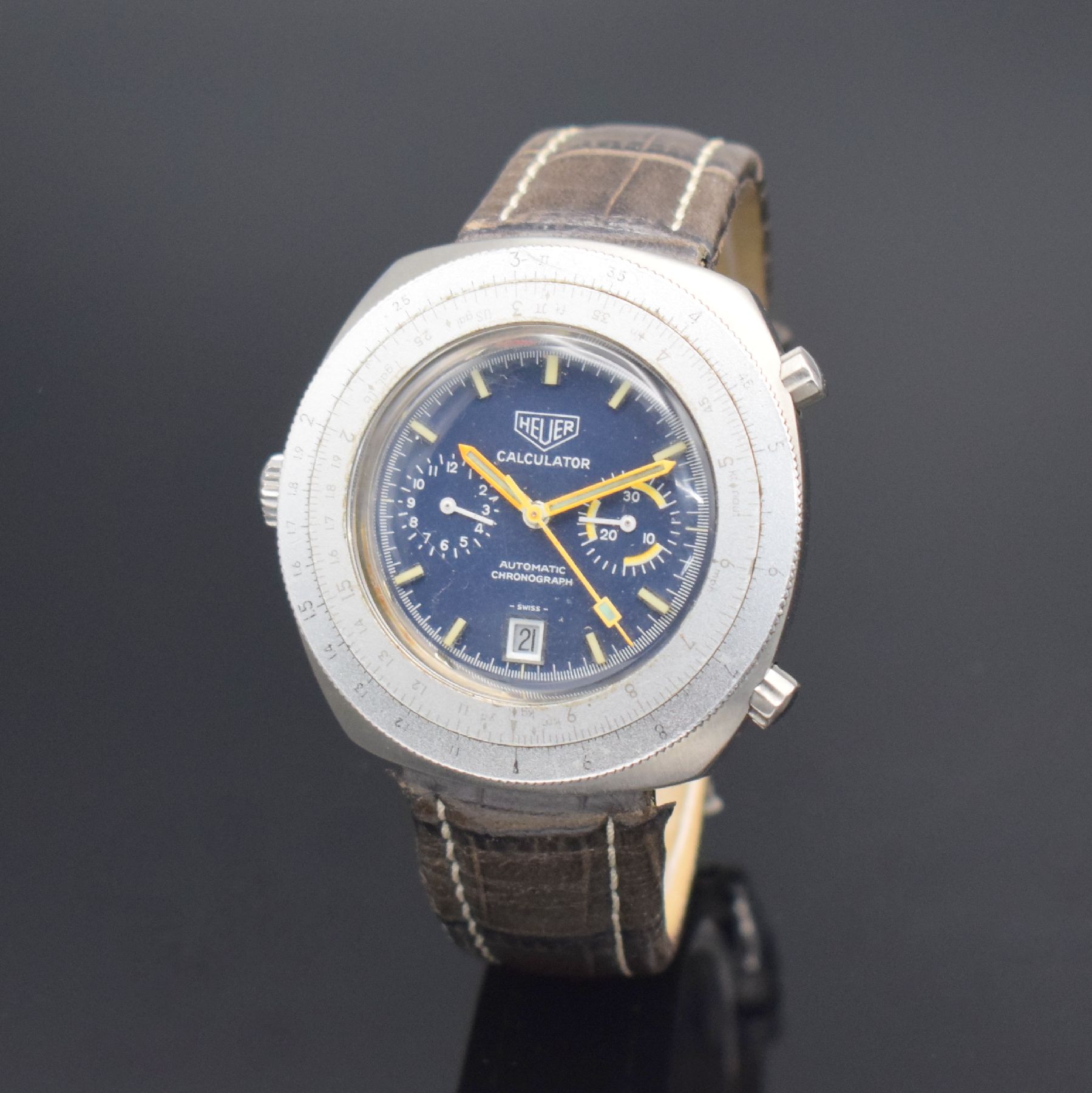 Detail b: HEUER Calculator Herrenarmbanduhr mit Chronograph, Schweiz um 1975, Automatik, massives Stahlgeh., orig. Drücker & Krone, Boden geschr., silb. ...