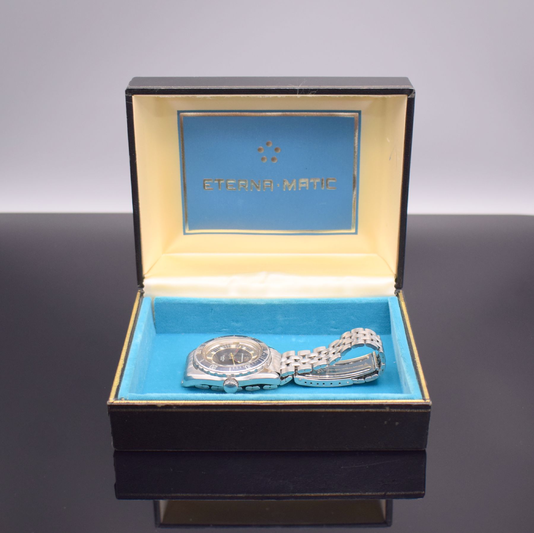 Detail f: ETERNA-MATIC Herrenarmbanduhr SUPER-KONTIKI mit Gay Freres Band in Stahl, Schweiz um 1970, Automatik, Ref. 130 FTP-3, Boden mit zentraler ...