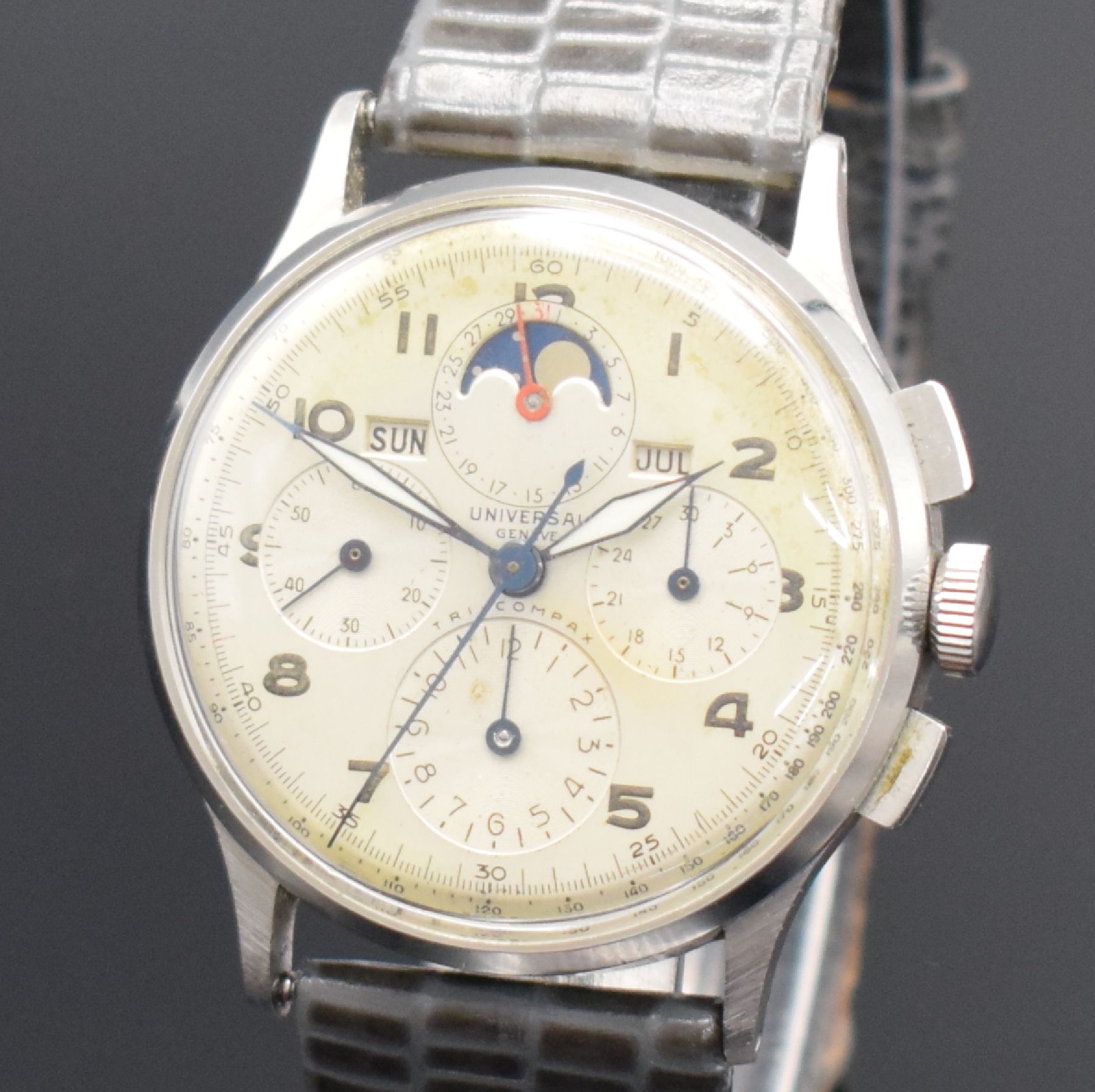 Detail c: UNIVERSAL GENEVE Tri-Compax Herrenarmbanduhr in Stahl mit Schaltradchronograph & Vollkalender Referenz 22279, Schweiz um 1945, Handaufzug, 3-teil. ...