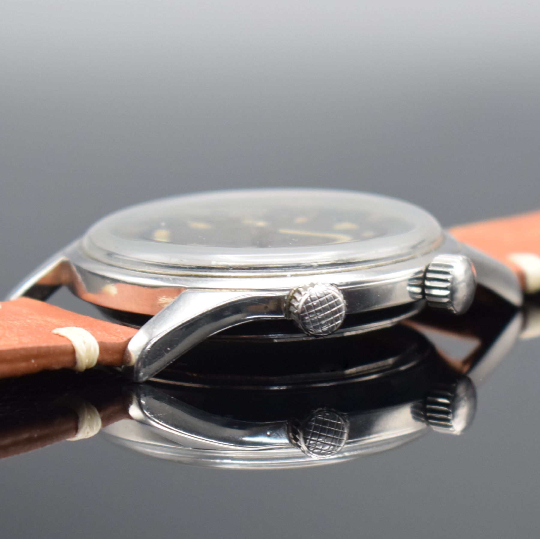 Detail b: UNIVERSAL GENEVE Polerouter Sub seltene große Herrenarmbanduhr in Stahl, Schweiz um 1960, Automatik, 2-teil. Geh., Boden geschr., schwarzes ...