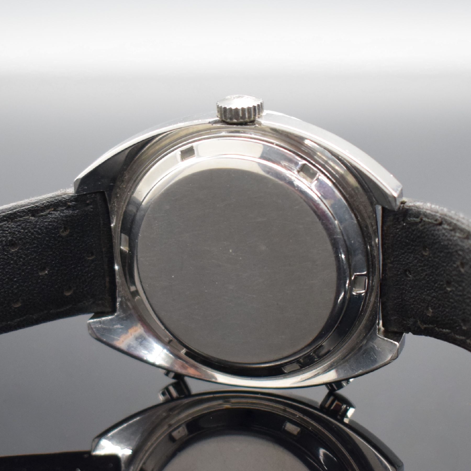 Detail d: HEUER Autavia Referenz 1163 Herrenarmbanduhr mit Chronograph, Schweiz um 1970, Automatik, massives Geh. in Stahl, Boden geschr., beids. drehb. ...