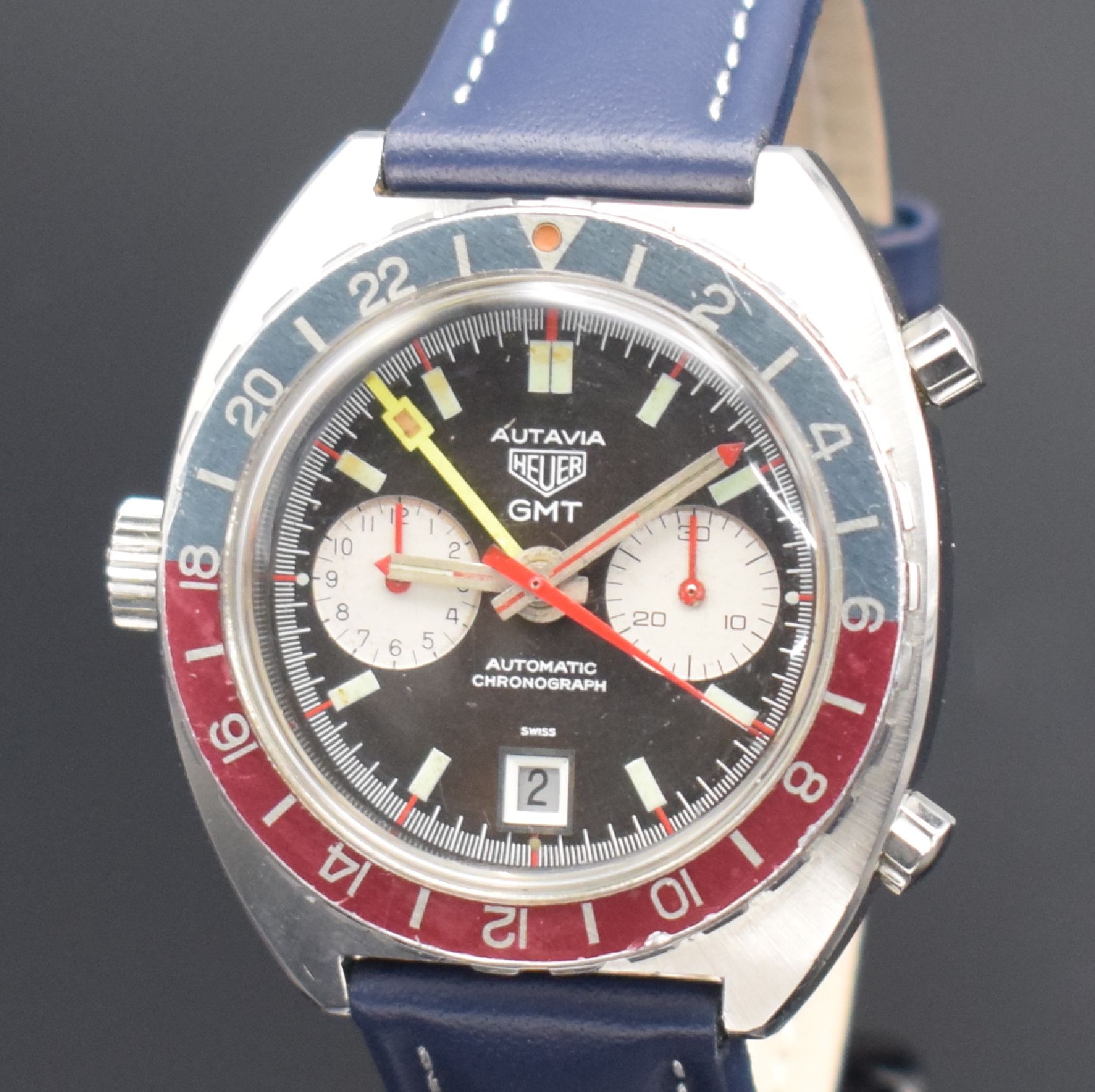 Detail a: HEUER Autavia GMT Herrenarmbanduhr mit Chronograph & 2. Zeitzone, Schweiz um 1972, Automatik, massives Geh. Ref. 11630 in Stahl, Boden geschr., zus. ...