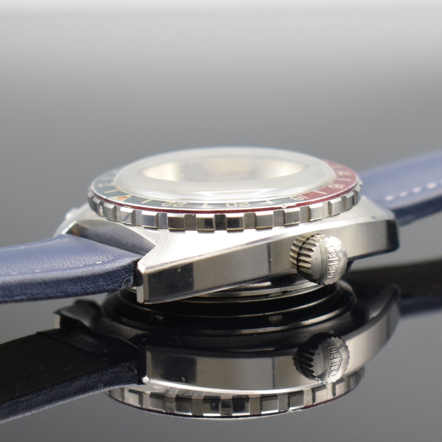 Detail b: HEUER Autavia GMT Herrenarmbanduhr mit Chronograph & 2. Zeitzone, Schweiz um 1972, Automatik, massives Geh. Ref. 11630 in Stahl, Boden geschr., zus. ...