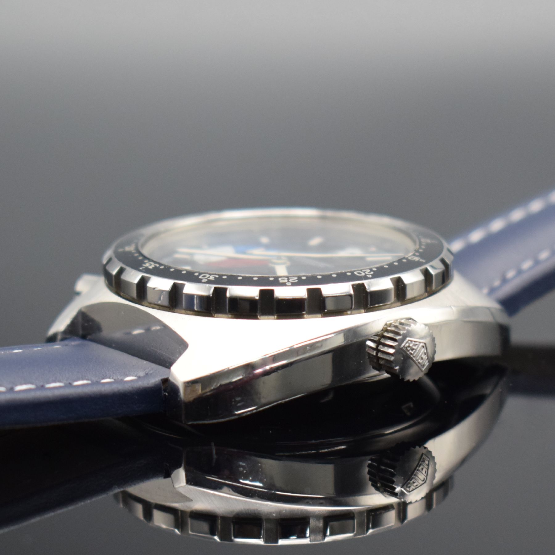 Detail b: HEUER Skipper Herrenarmbanduhr mit Chronograph, Schweiz um 1975, Automatik, Ref. 11063 V, massives Gehäuse in Stahl ohne Geh.-Nr., Boden geschr., ...