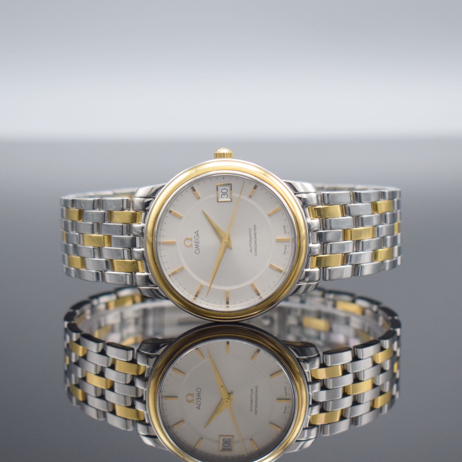OMEGA Chronometer Herrenarmbanduhr, Schweiz um 1996, Automatik, Edelstahl & Gold komb., Boden aufgedr., Gliederband m. Faltschl., silb. Zifferbl. m. ...