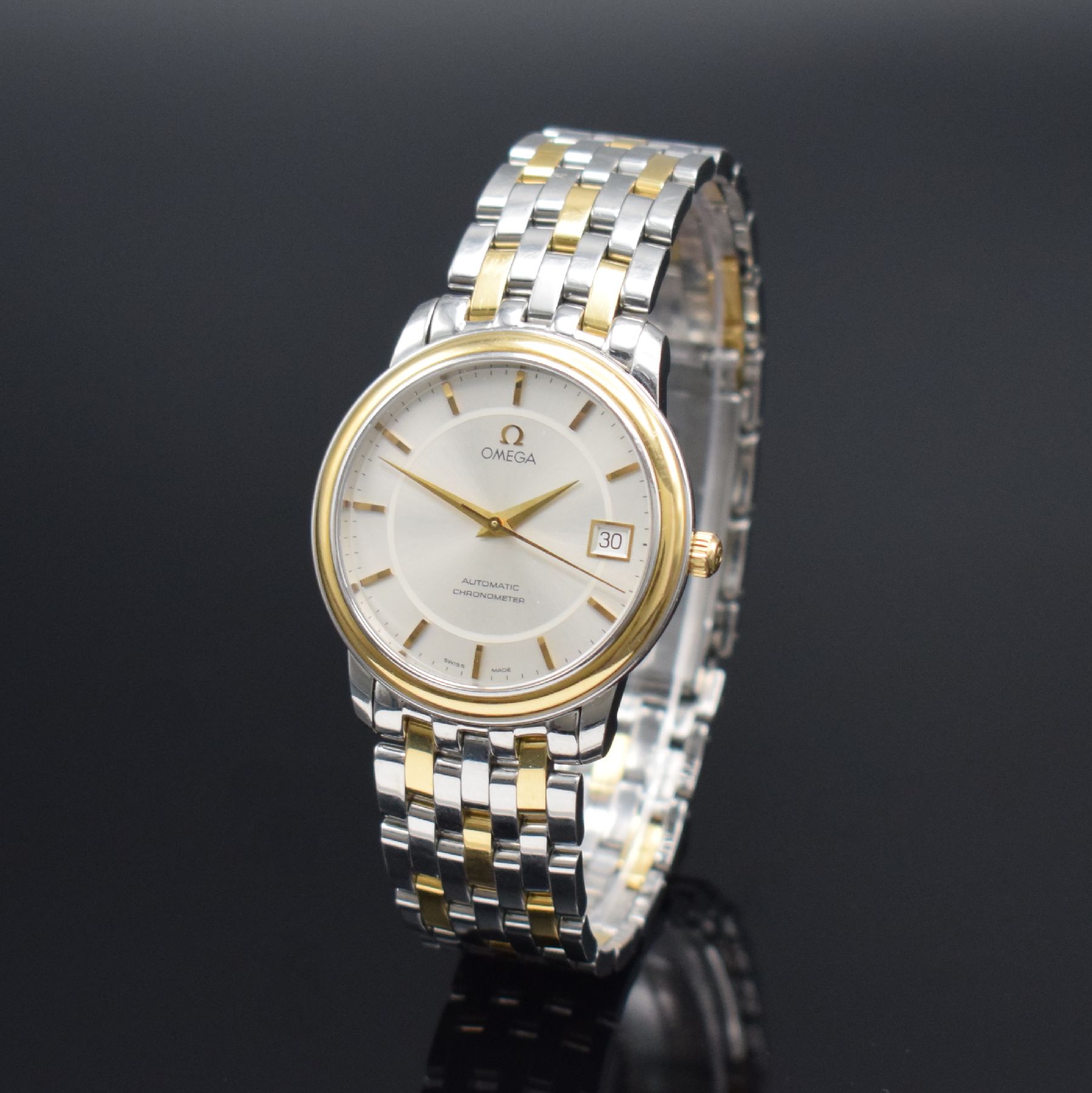 Detail b: OMEGA Chronometer Herrenarmbanduhr, Schweiz um 1996, Automatik, Edelstahl & Gold komb., Boden aufgedr., Gliederband m. Faltschl., silb. Zifferbl. m. ...