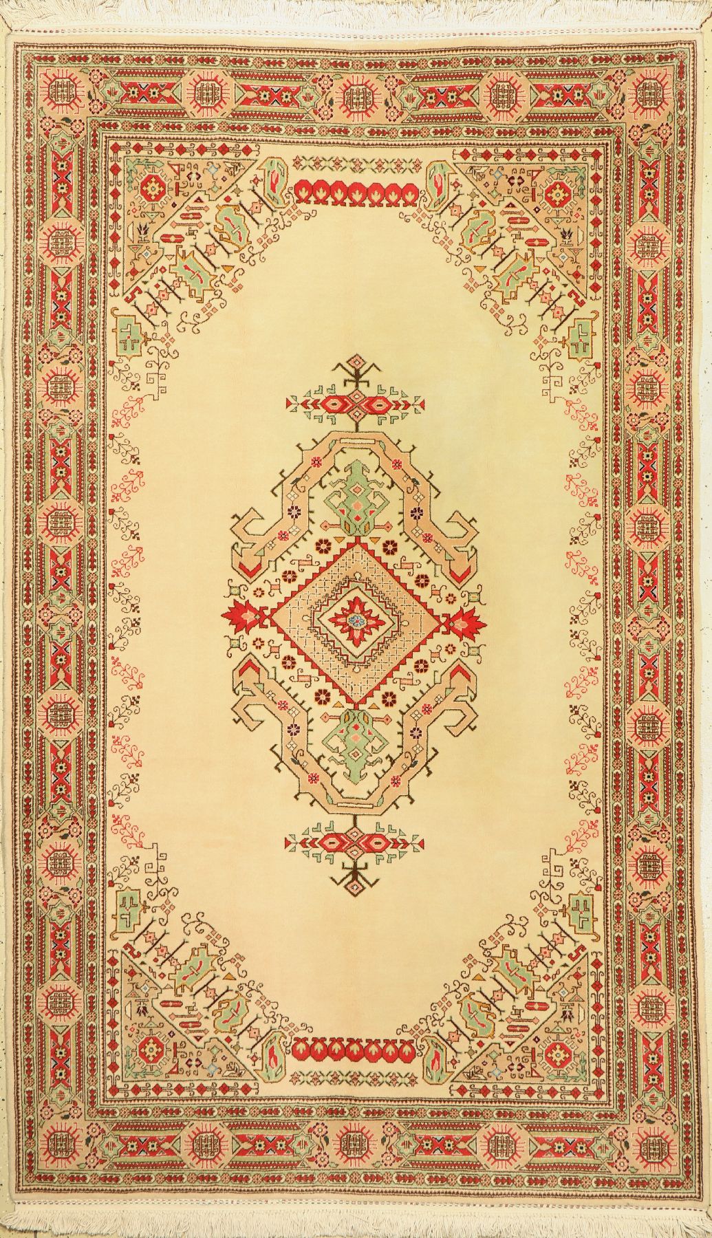 Täbriz Tabatabai, Indien, ca. 40 Jahre, Wolle auf Baumwolle, ca. 254 x 151 cm, EHZ: 2