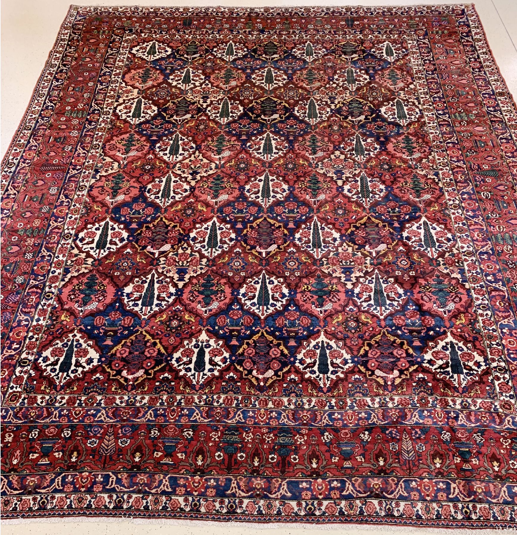 Bachtiar Palastteppich, Persien, um 1950, Wolle auf Baumwolle, ca. 570 x 450 cm, EHZ: 2