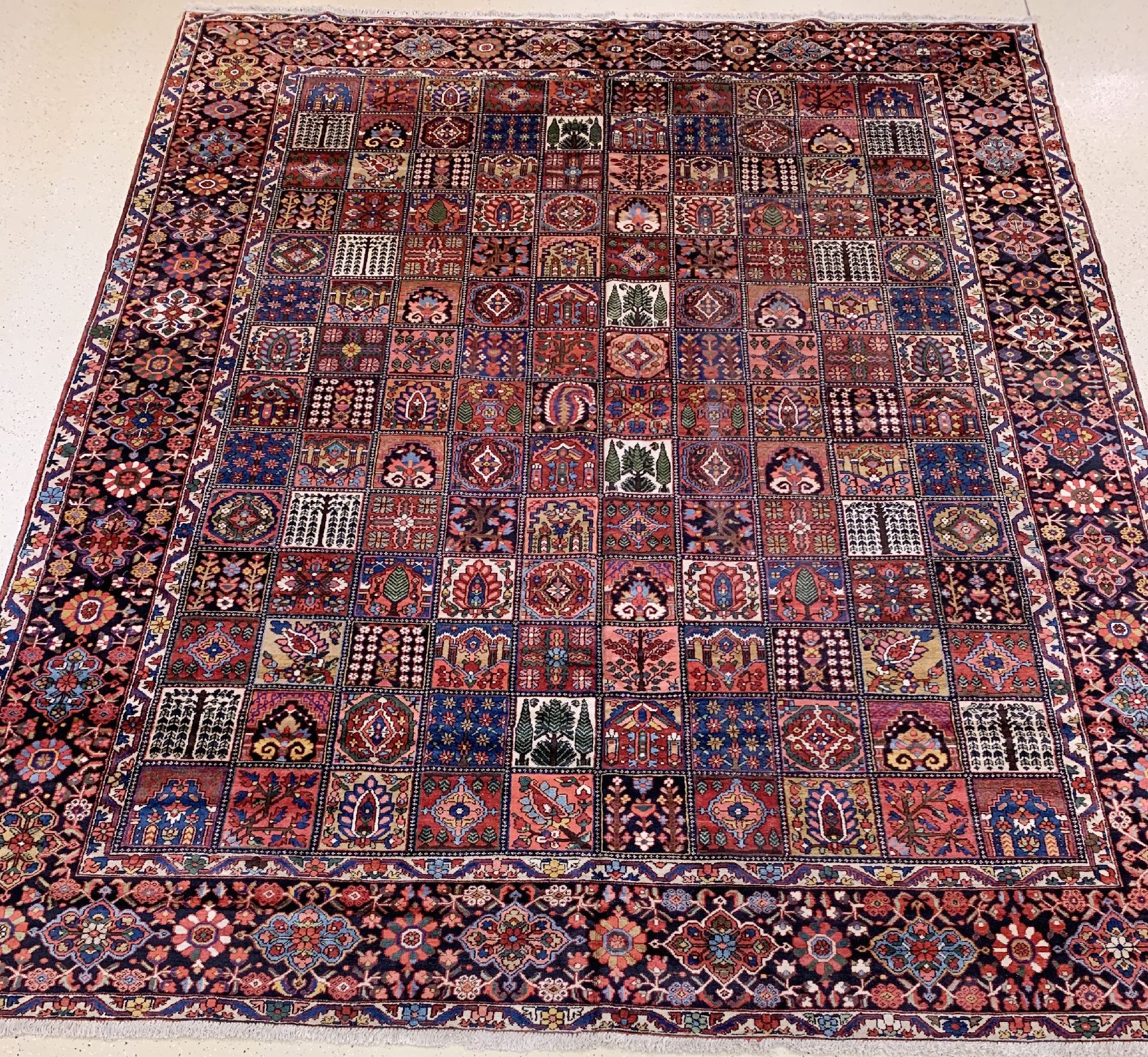 Bachtiar Palastteppich, Persien, um 1950, Wolle auf Baumwolle, ca. 450 x 375 cm, EHZ: 2