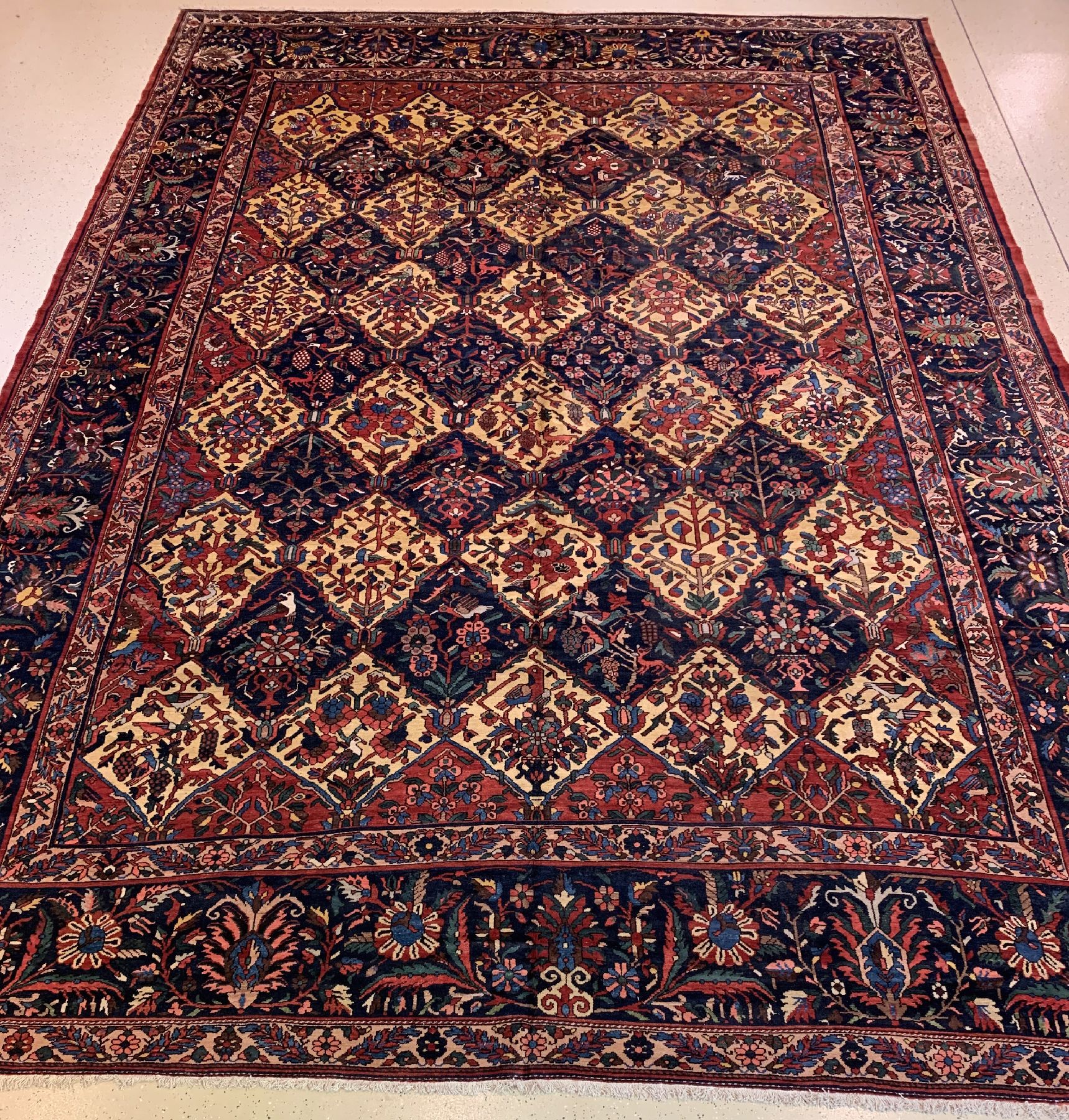 Bachtiar Palastteppich, Persien, um 1950, Wolle auf Baumwolle, ca. 590 x 436 cm, EHZ: 2