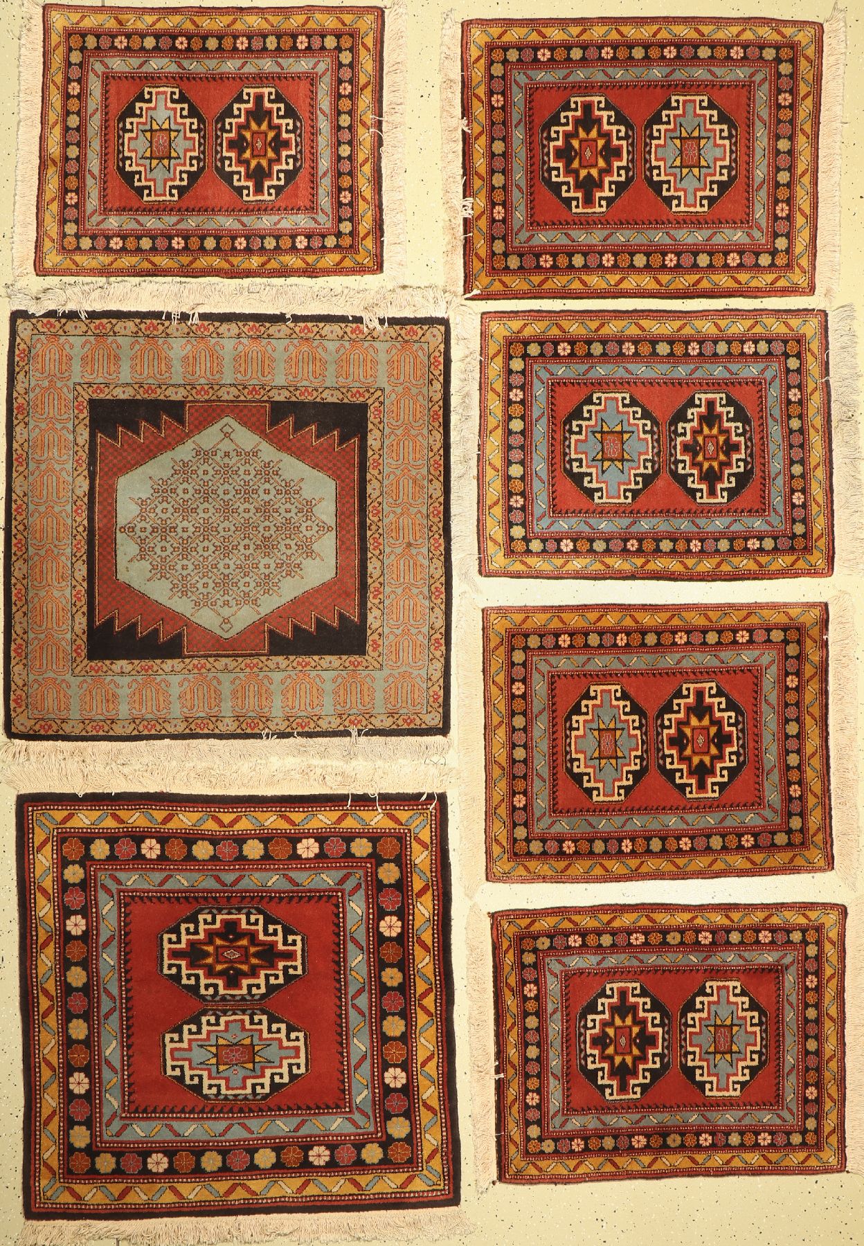 7 Lots Albanischer Teppiche, ca. 40 Jahre, Wolle auf Baumwolle, ca. 100 x 95 cm & ca. 80 x 60 cm, EHZ: 2