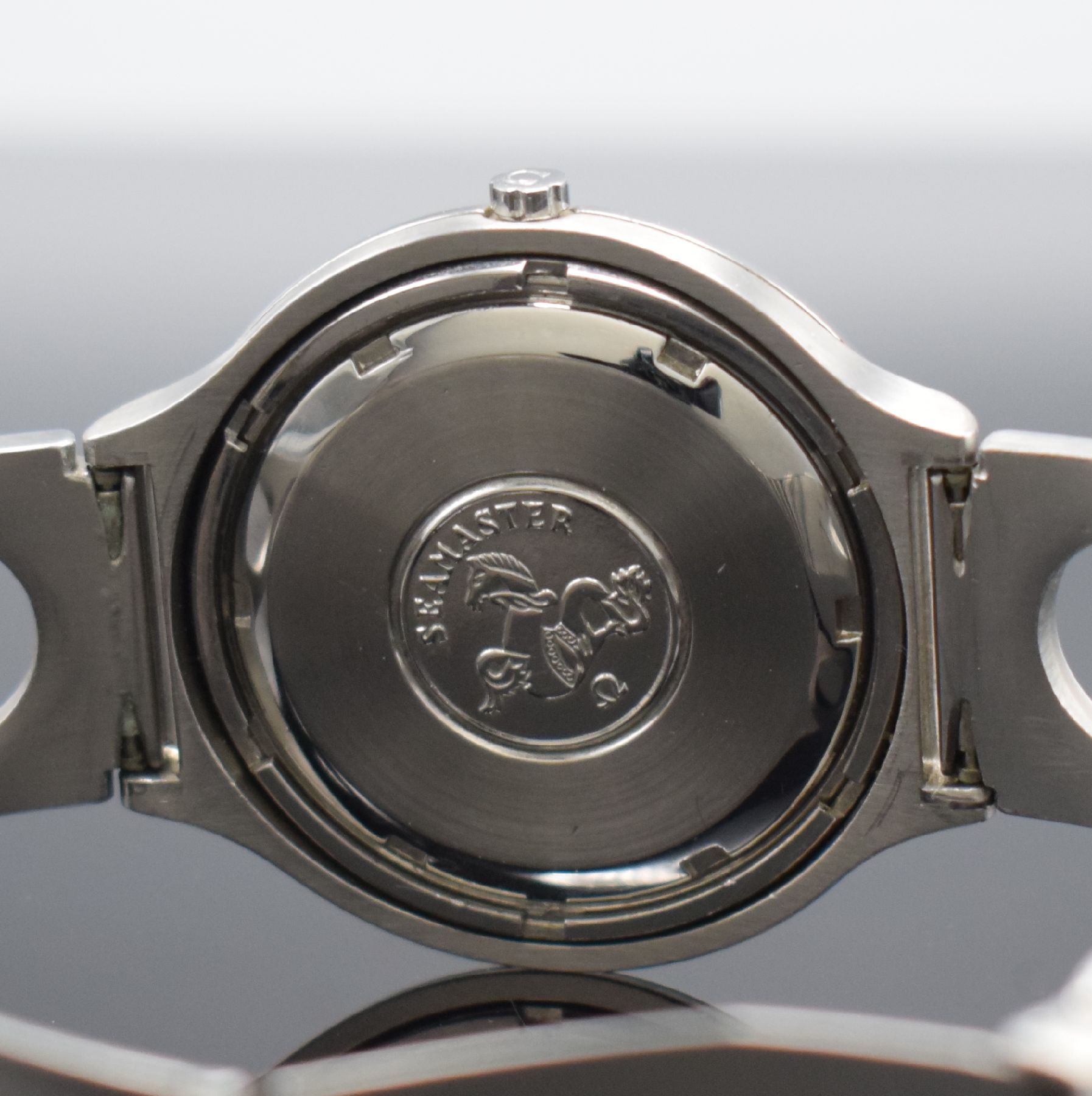 Detail e: OMEGA Seamaster Chronometer Herrenarmbanduhr Electronic f300Hz mit Stimmgabelschwinger, Schweiz um 1971, Ref. 198.0013, massives Gehäuse in Stahl, ...