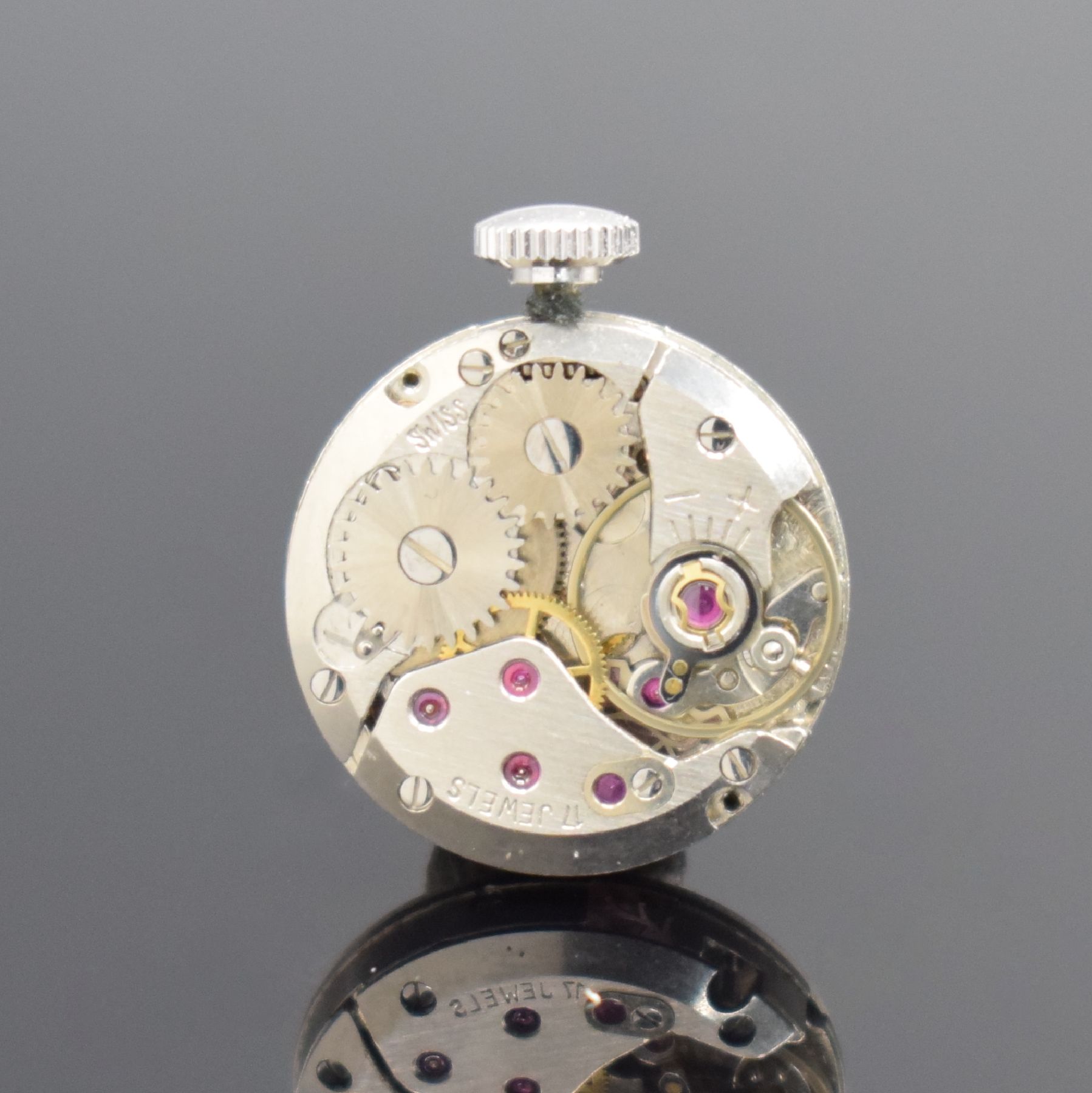 Detail d: ERBE Damengoldbanduhr in WG 750/000 mit Diamantbesatz, Schweiz um 1960, Handaufzug, WG 750/000 Band, Boden aufgedr., silb. Zifferbl. m. silb. Ind. & ...