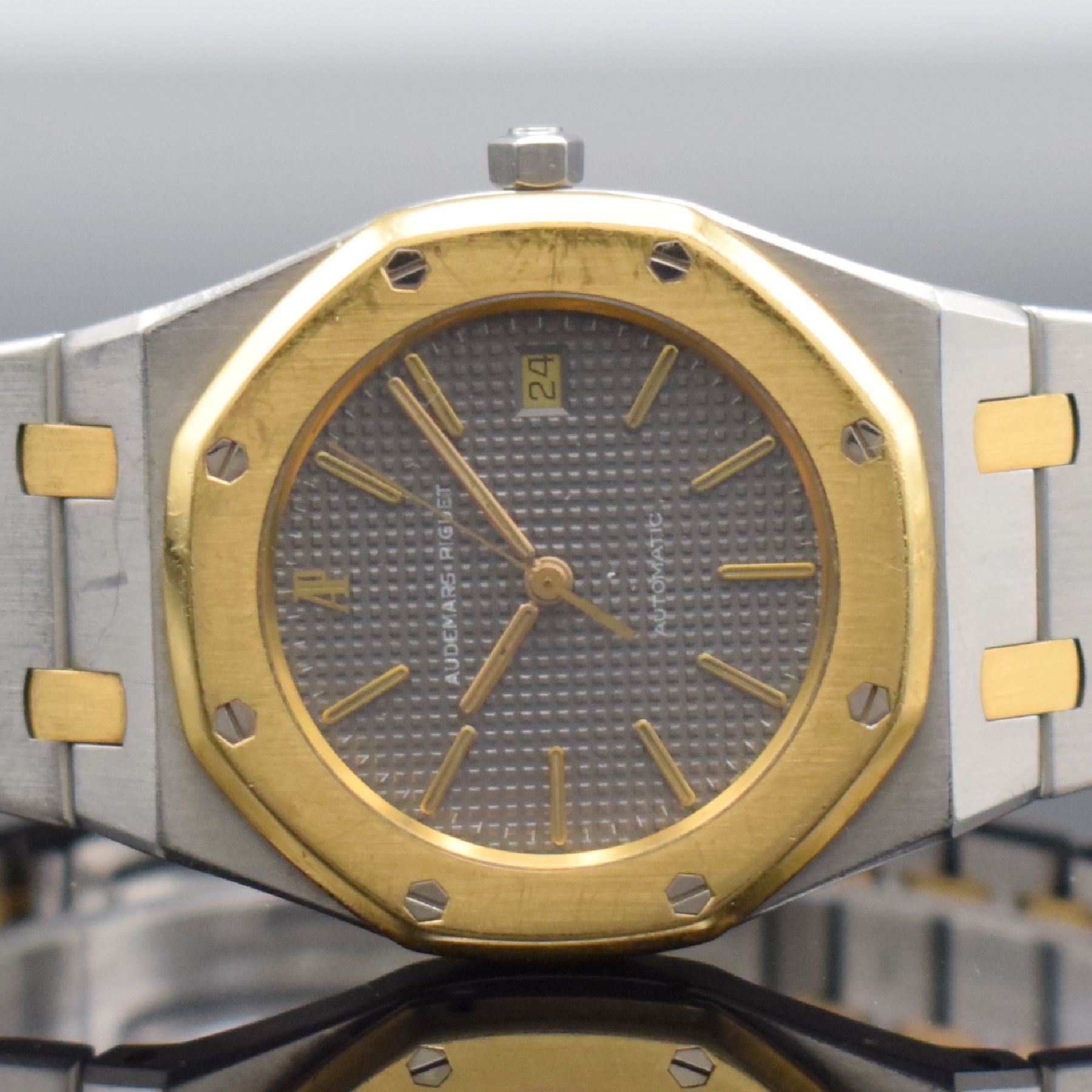 Detail a: AUDEMARS PIGUET Herrenarmbanduhr Royal Oak in Stahl/Gold kombiniert, Automatik, Schweiz um 1990, Design von Gerald Genta, Gliederband m. Faltschl., ...