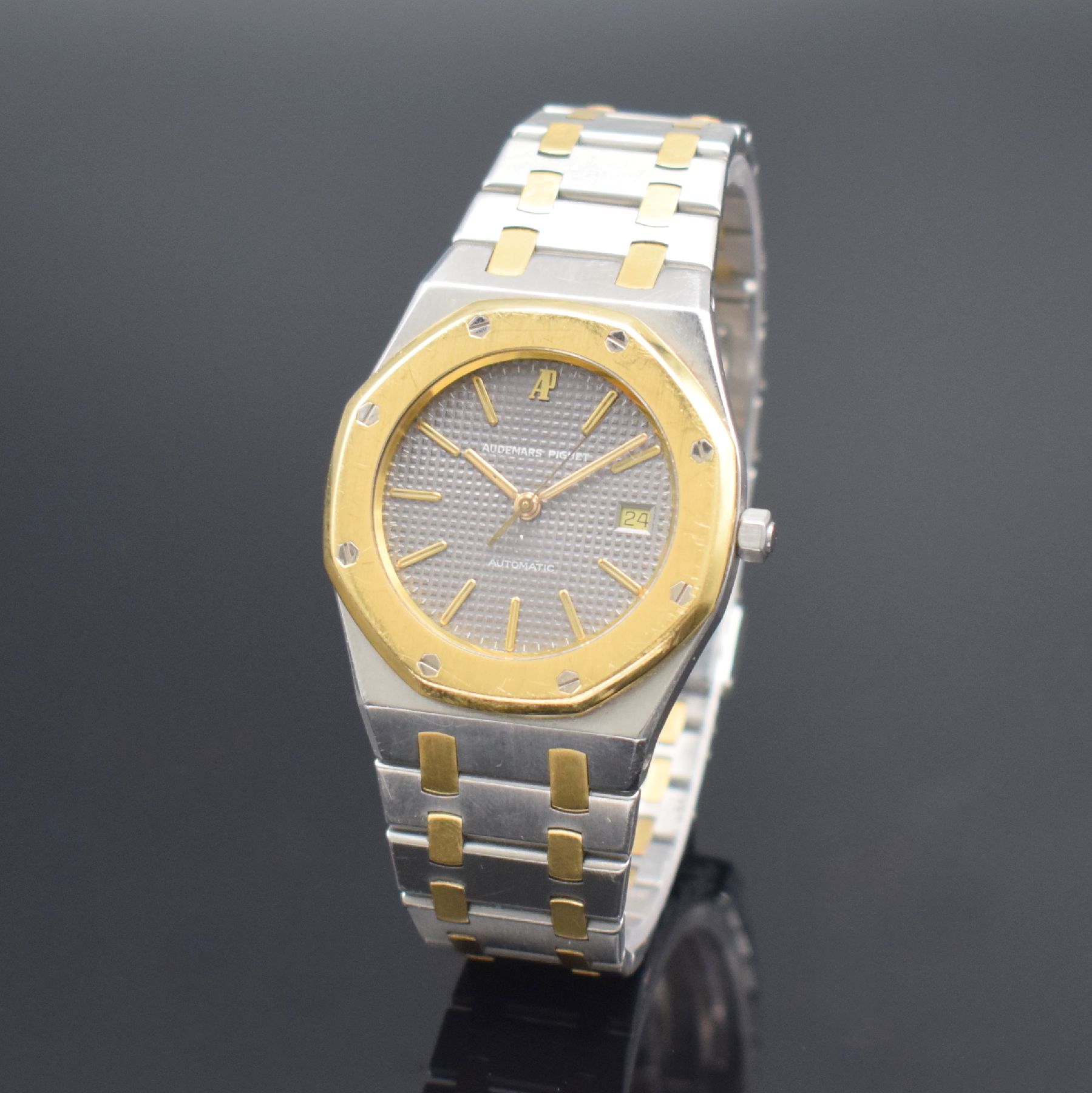 Detail b: AUDEMARS PIGUET Herrenarmbanduhr Royal Oak in Stahl/Gold kombiniert, Automatik, Schweiz um 1990, Design von Gerald Genta, Gliederband m. Faltschl., ...