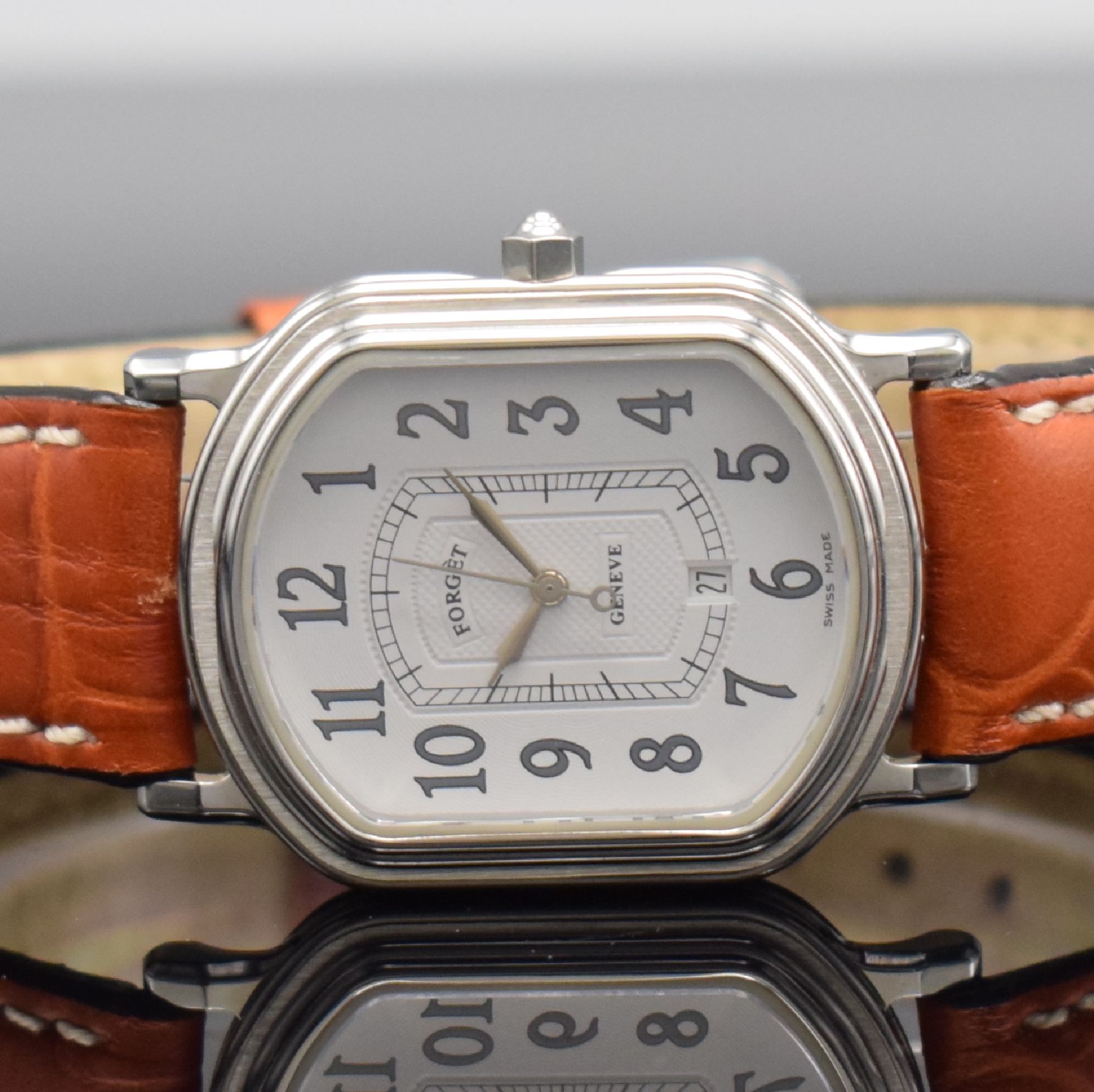 Detail a: FORGET ungetragene Armbanduhr in Edelstahl, Schweiz um 1990, Automatik, aufwendiges, rechteck. & beids. vergl. Geh., Boden 4-fach verschr., weißes, ...