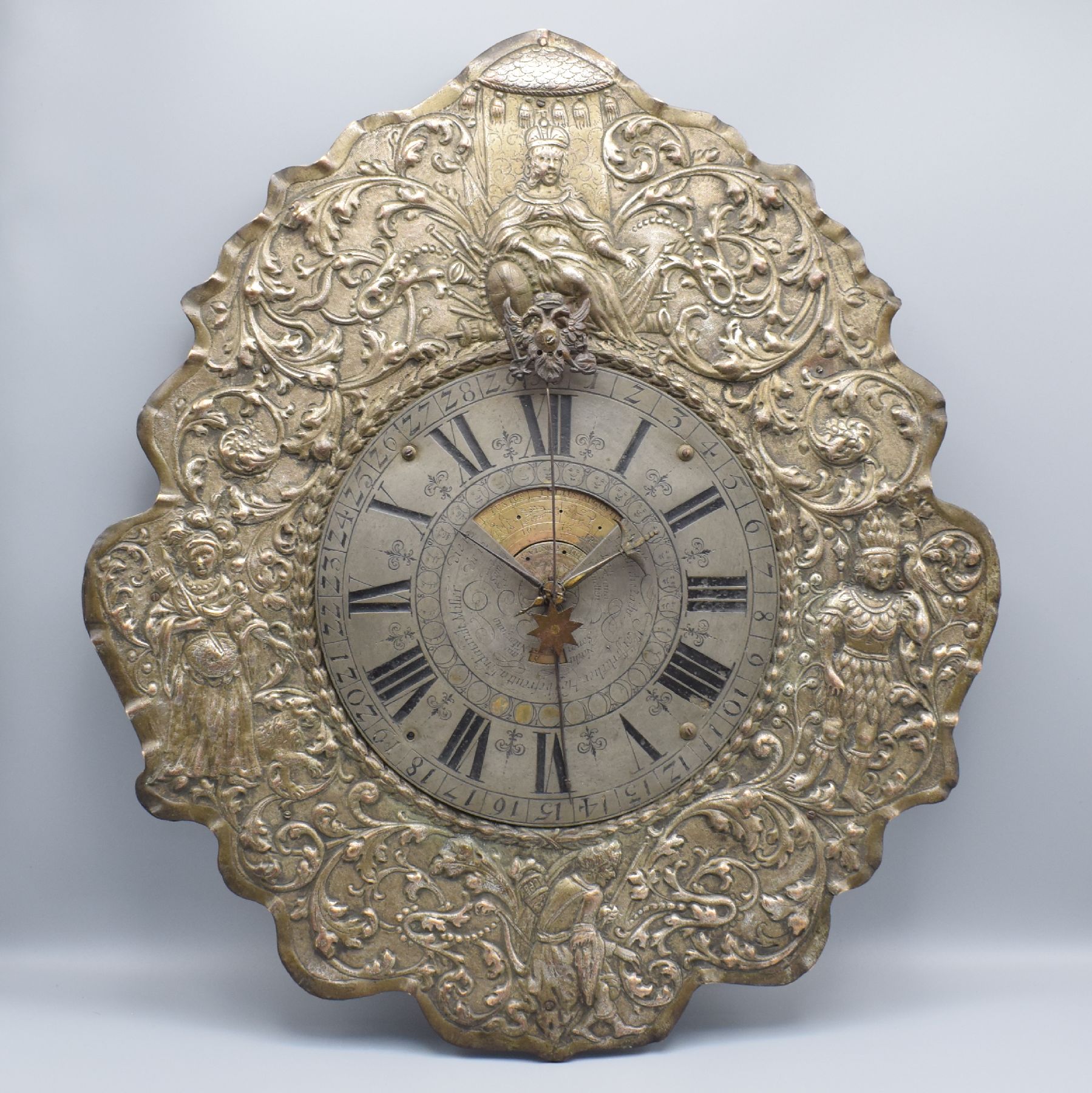 FERDINANDT MILLER sehr seltene astronomische Telleruhr, Wien um 1680, versilb. Schild mit getriebenen floralen & figuralen Verzierungen, kurzes ...