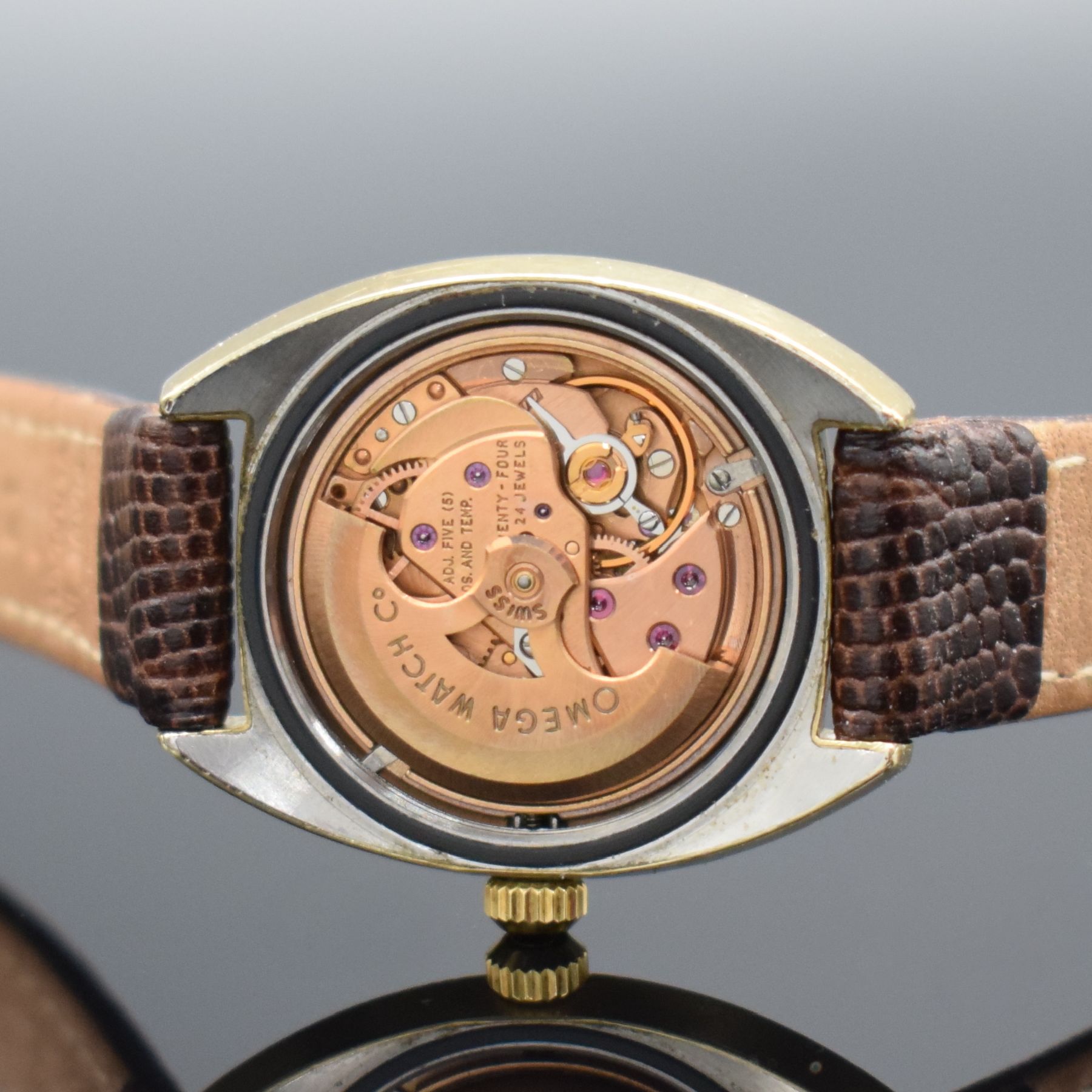 Detail g: OMEGA Damenarmbanduhr Constellation Chronometer Referenz 567.001, Automatik, Schweiz um 1969, Metallgeh. mit Goldhaube, verschr. Boden im Zentrum mit ...
