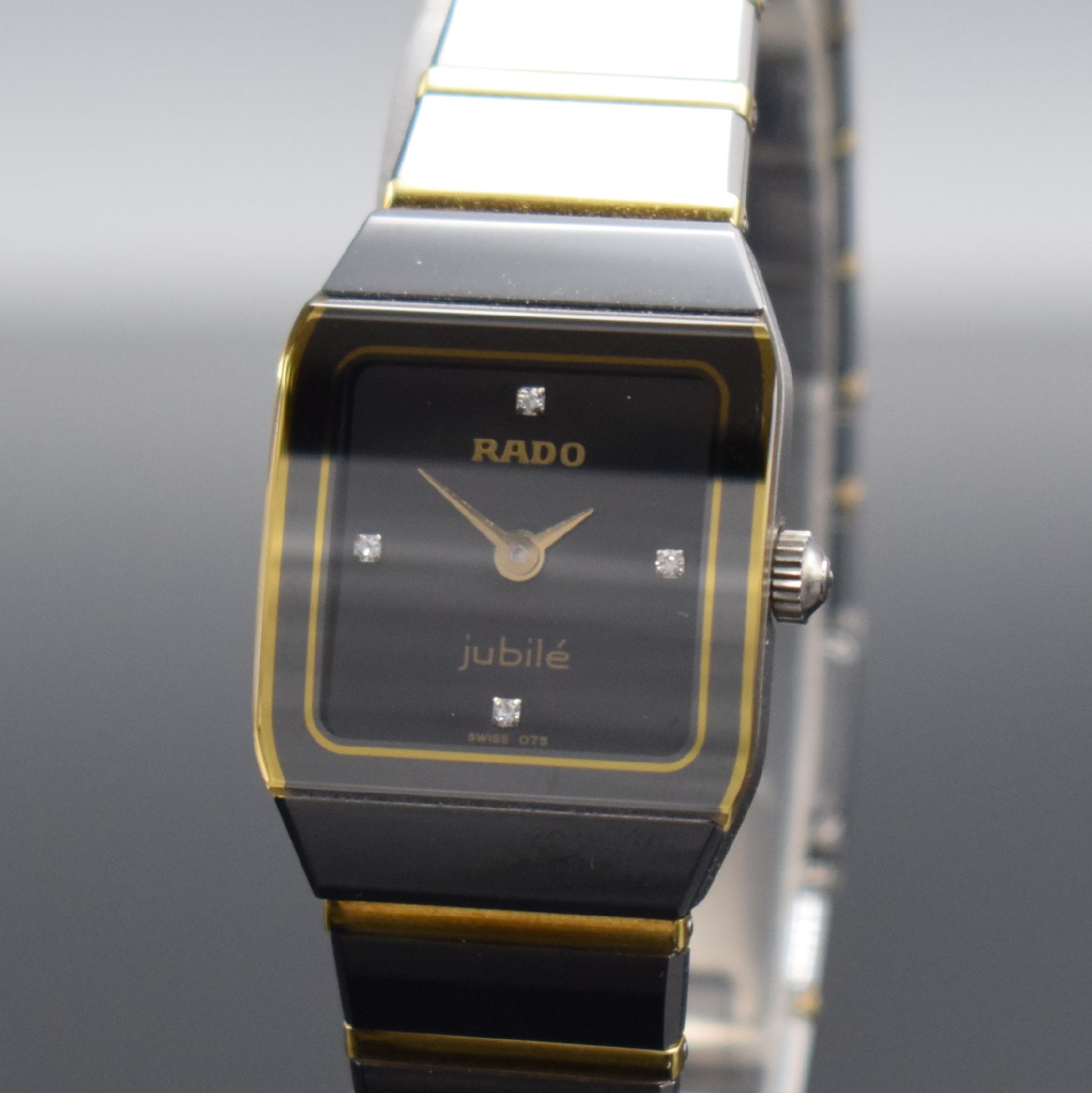 Detail b: RADO Jubilé Damenarmbanduhr mit 4 Diamantindizes, Schweiz um 1996, quarz, Ref. 204.0268.3, Stahlgeh. m. integr. Keramik/Gold-Band m. Faltschl., ...