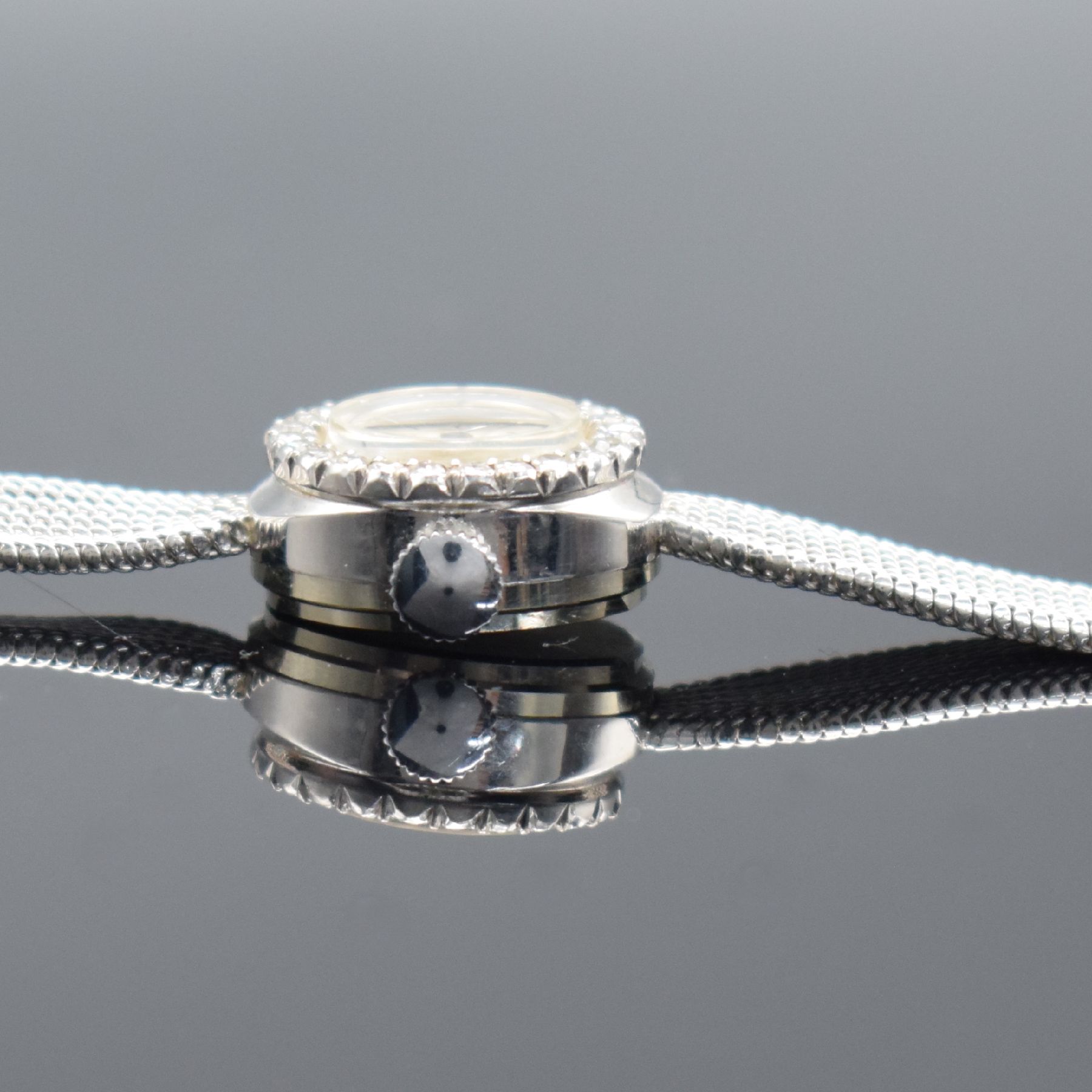 Detail c: KRÖNER Damenarmbanduhr in WG 585/000, um 1960, Handaufzug, 2-teil. Geh., Boden aufgedr., WG 585/000 Milanaiseband, Lünette mit Diamanten bes., ...