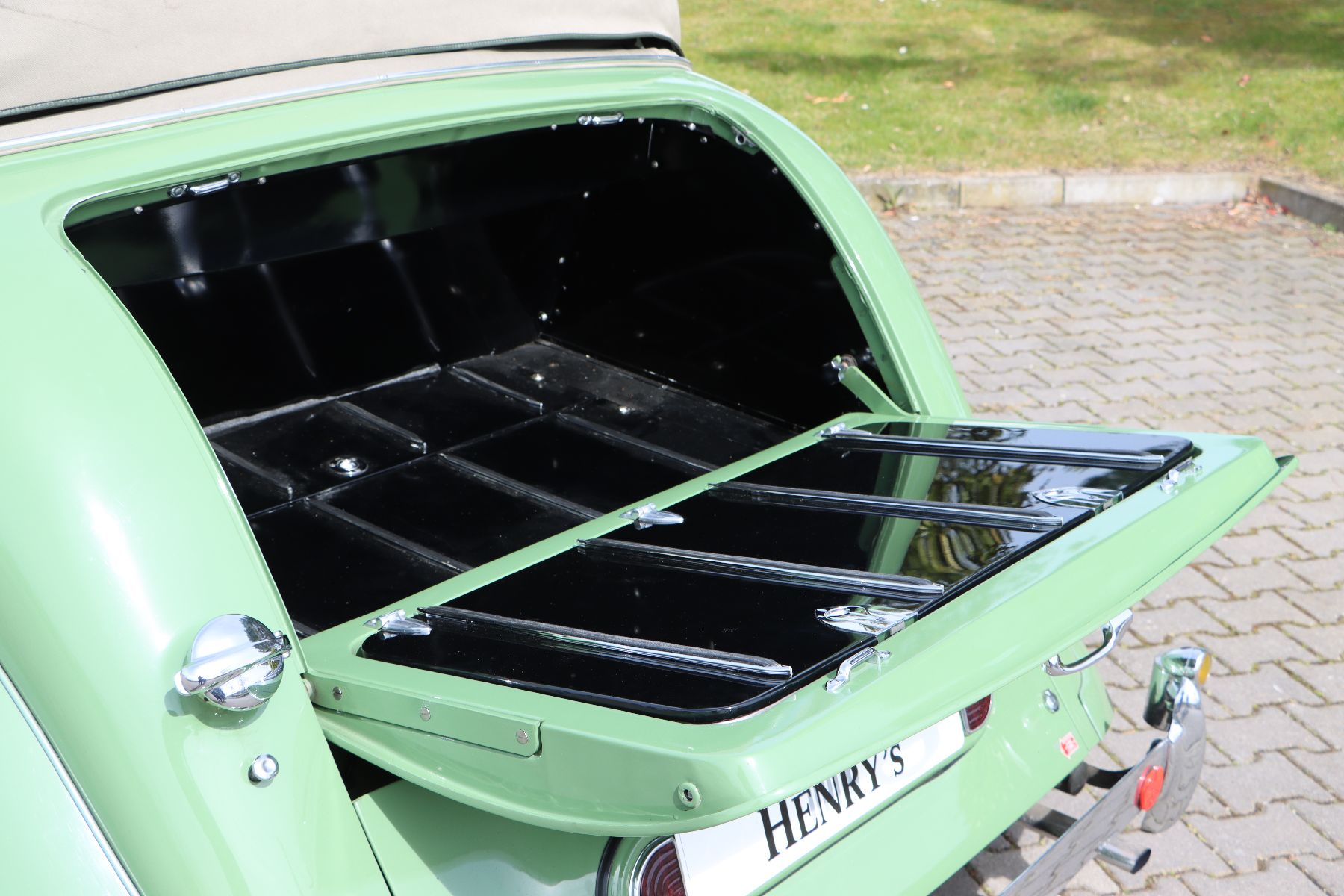 Detail f: Jaguar MK IV 3,5 Liter Cabriolet, Fahrgestellnummer: 637346, EZ 02/1948, Laufleistung ca.3.761 miles abgelesen, 92 kW/125 PS, Schaltgetriebe, ...