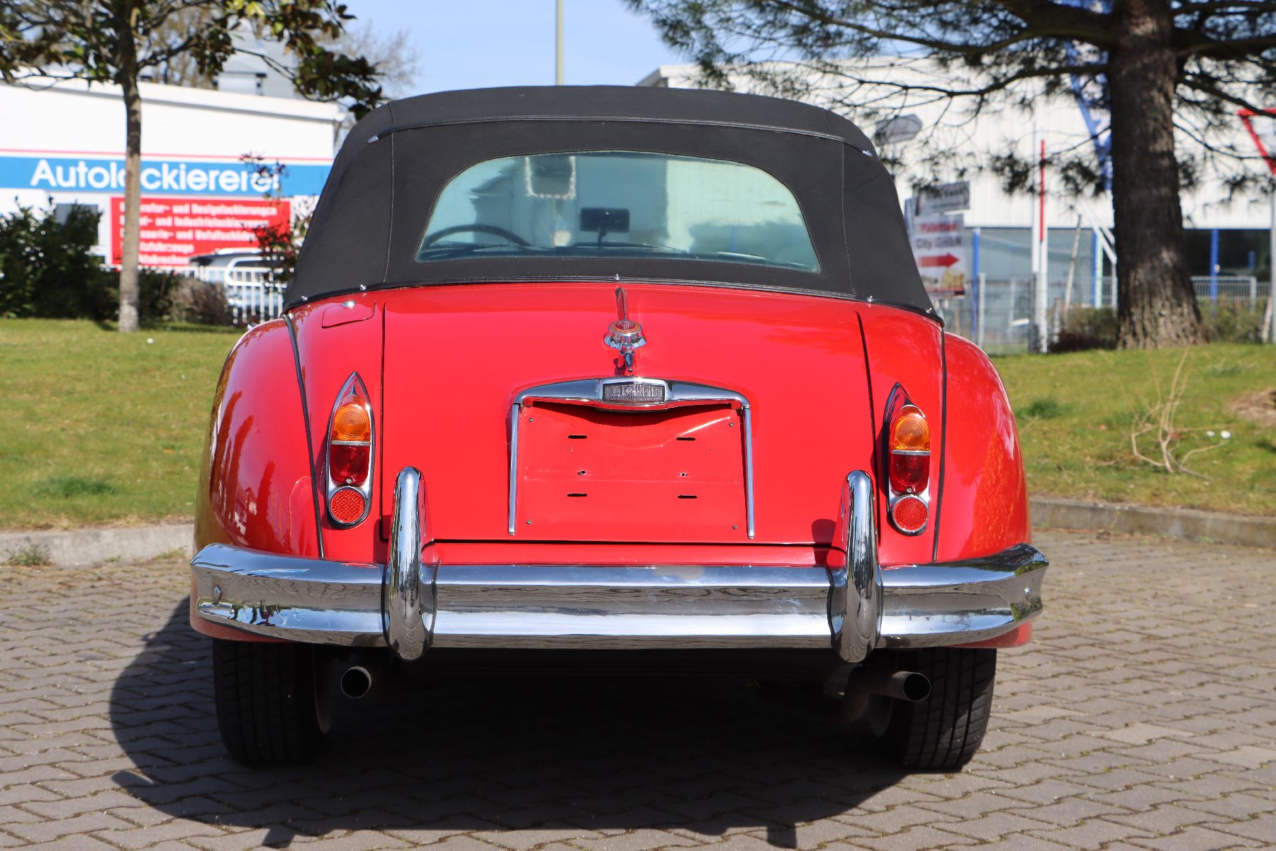 Detail d: Jaguar XK 150 DHC, Fahrgestellnummer: S838536, EZ 07/1960, Laufleistung ca. 34.501 miles abgelesen, 140 kW/ 190 PS, Schaltgetriebe, Farbkombination ...