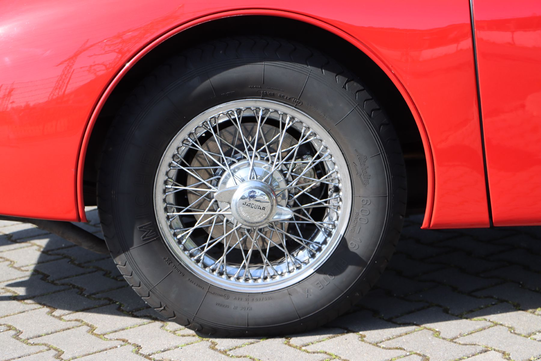 Detail f: Jaguar XK 150 DHC, Fahrgestellnummer: S838536, EZ 07/1960, Laufleistung ca. 34.501 miles abgelesen, 140 kW/ 190 PS, Schaltgetriebe, Farbkombination ...