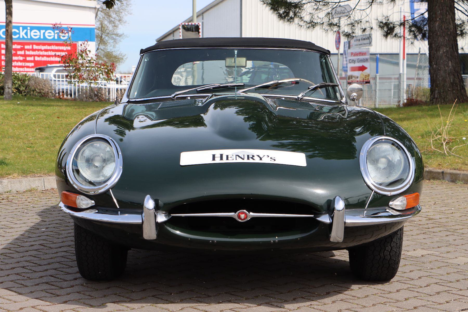 Detail b: Jaguar E-Type Serie 1 3.8 Liter Cabriolet, Fahrgestellnummer: 875303, EZ 06/1961, Laufleistung ca. 12.948 miles abgelesen, 154 kW/209 PS, ...
