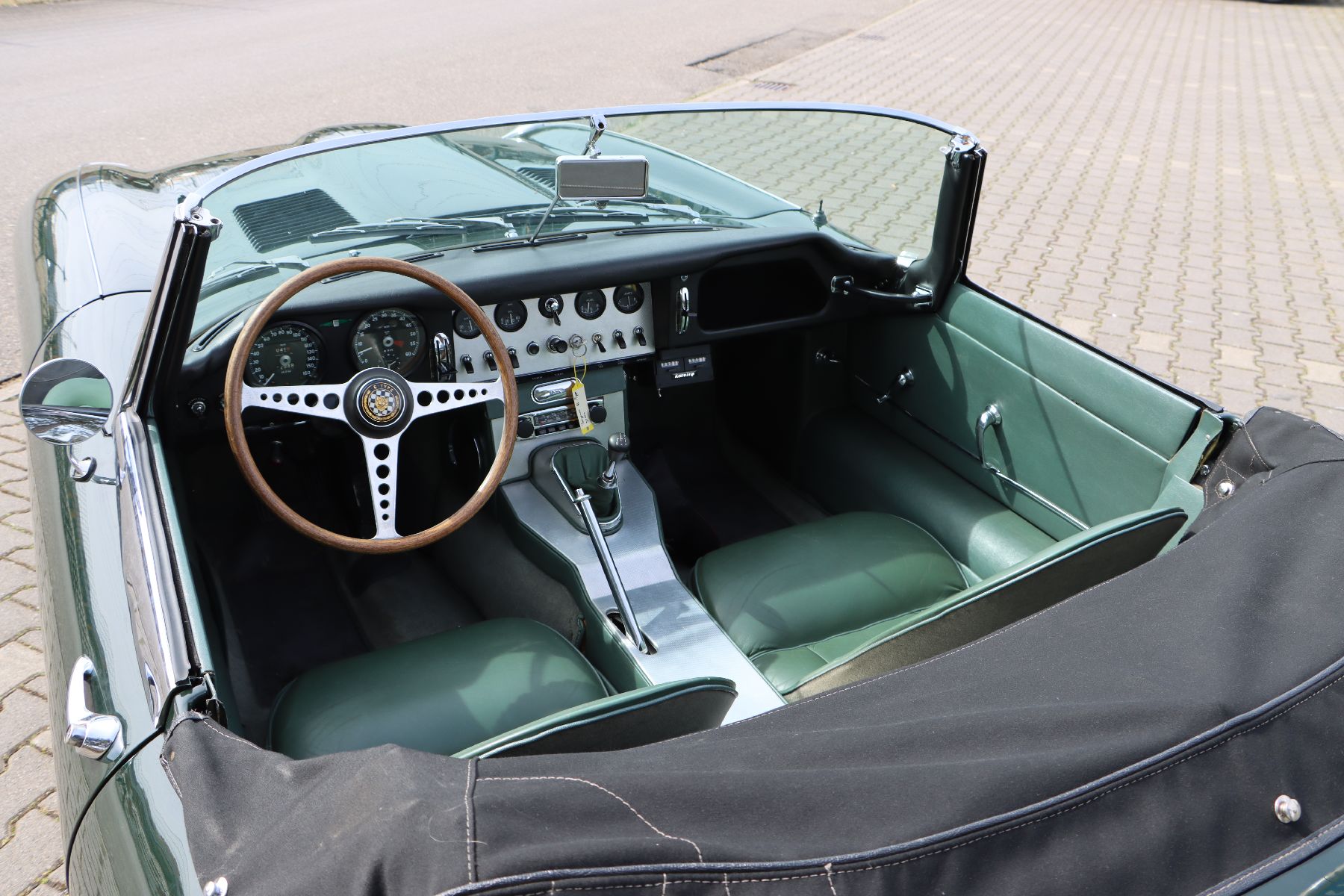Detail h: Jaguar E-Type Serie 1 3.8 Liter Cabriolet, Fahrgestellnummer: 875303, EZ 06/1961, Laufleistung ca. 12.948 miles abgelesen, 154 kW/209 PS, ...
