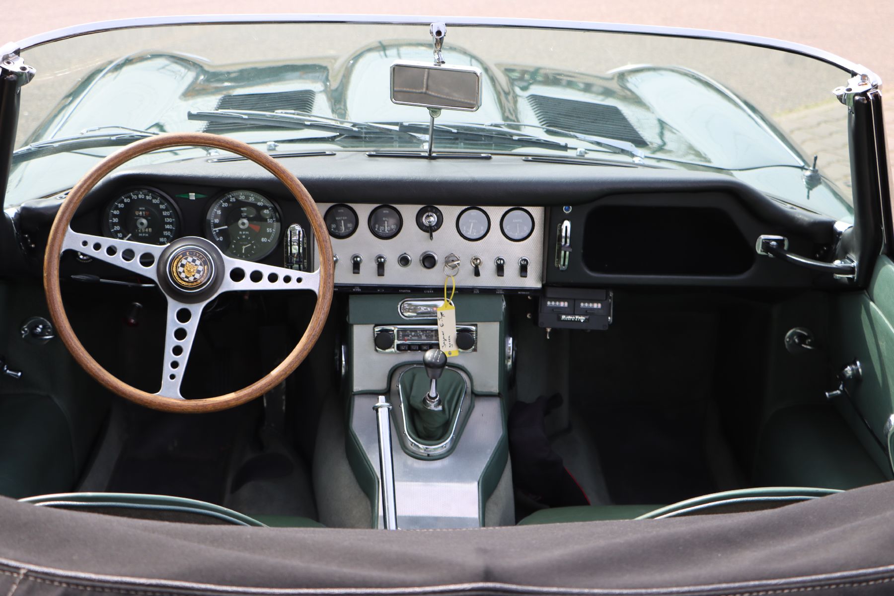Detail i: Jaguar E-Type Serie 1 3.8 Liter Cabriolet, Fahrgestellnummer: 875303, EZ 06/1961, Laufleistung ca. 12.948 miles abgelesen, 154 kW/209 PS, ...