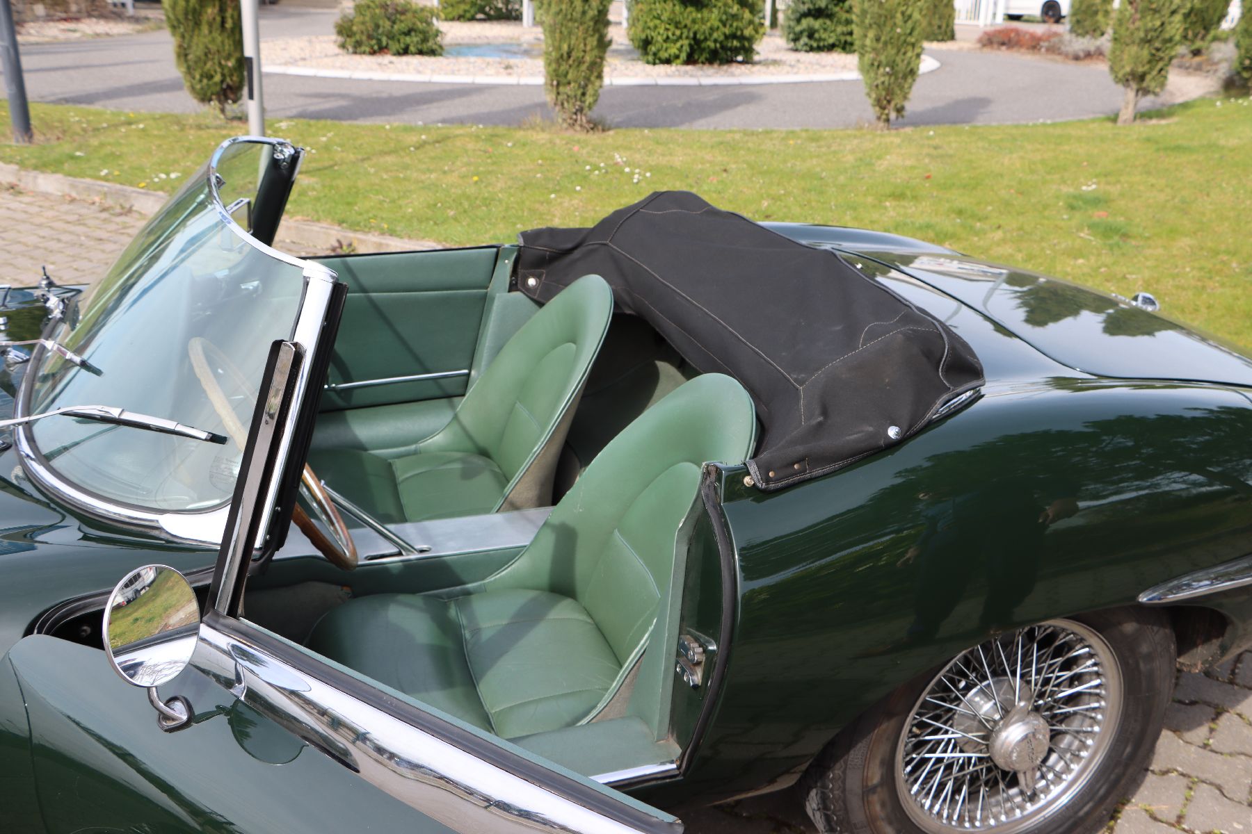 Detail j: Jaguar E-Type Serie 1 3.8 Liter Cabriolet, Fahrgestellnummer: 875303, EZ 06/1961, Laufleistung ca. 12.948 miles abgelesen, 154 kW/209 PS, ...