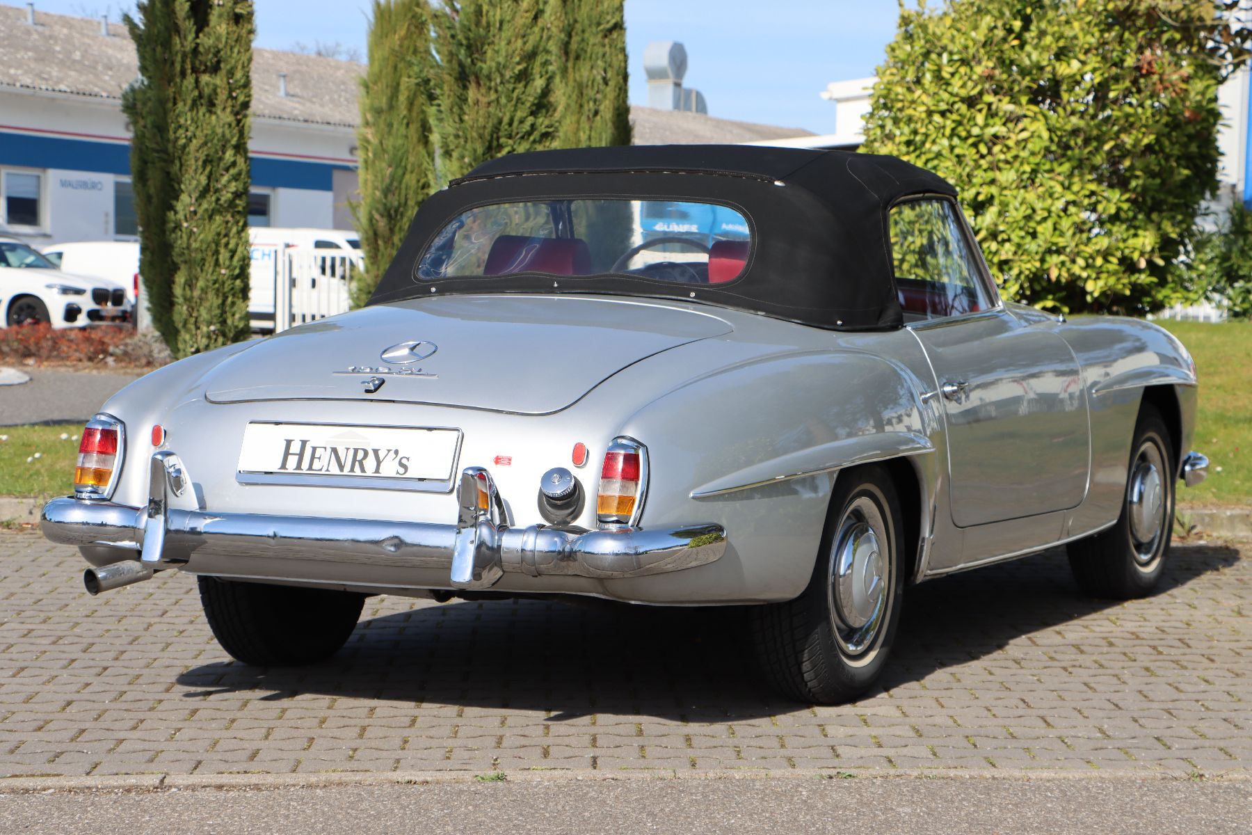Detail b: Mercedes-Benz 190 SL, Fahrgestellnummer: 8500563, EZ 02/1958, Laufleistung ca. 32.500 km abgelesen, 77 kW/105 PS, Schaltgetriebe, Farbkombination ...