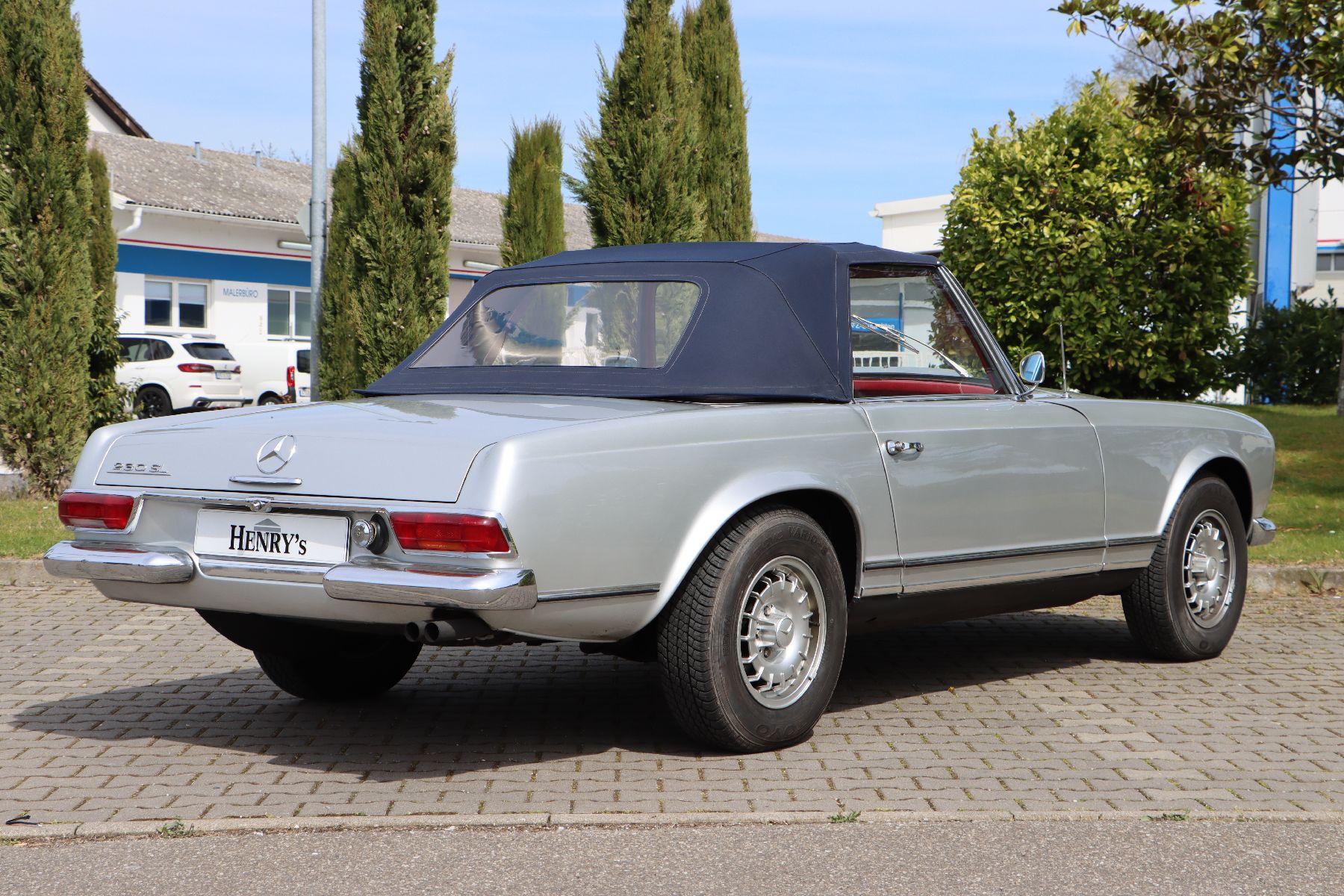 Detail b: Mercedes Benz 230 SL Pagode, EZ 04/1964, Fahrgestellnummer: 11304210004713, Laufleistung ca. 38.500 km abgelesen, 110 kW/150 PS, Schaltgetriebe, ...