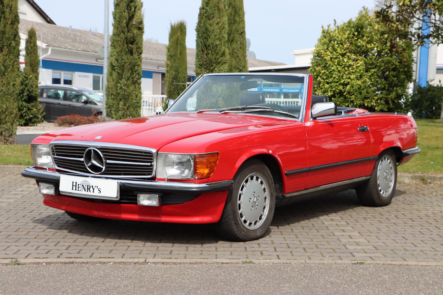 Detail a: Mercedes Benz 500 SL, Fahrgestellnummer: WDB1070461A040763, EZ 07/1988, Laufleistung ca. 126.775 km abgelesen, Automatikgetriebe, Farbkombination ...
