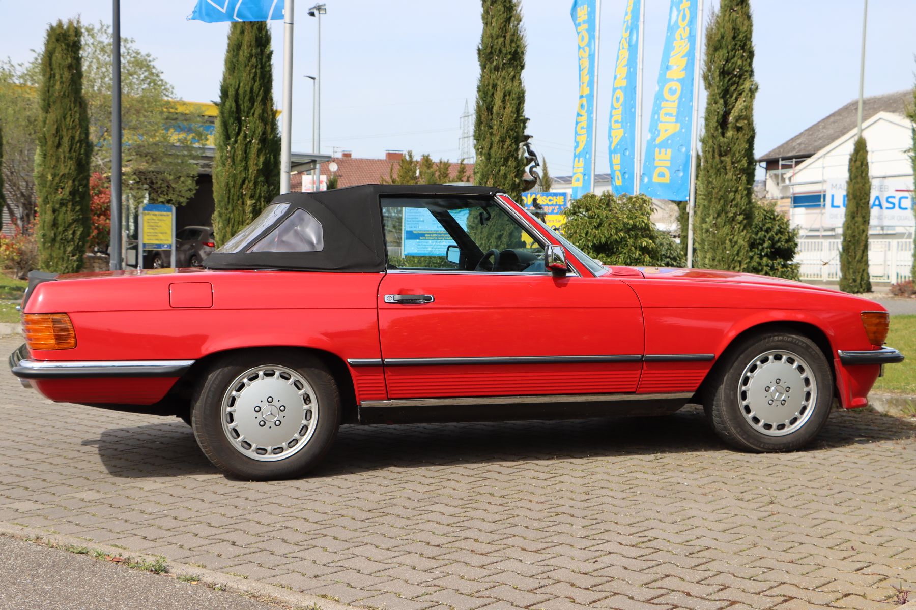 Detail c: Mercedes Benz 500 SL, Fahrgestellnummer: WDB1070461A040763, EZ 07/1988, Laufleistung ca. 126.775 km abgelesen, Automatikgetriebe, Farbkombination ...